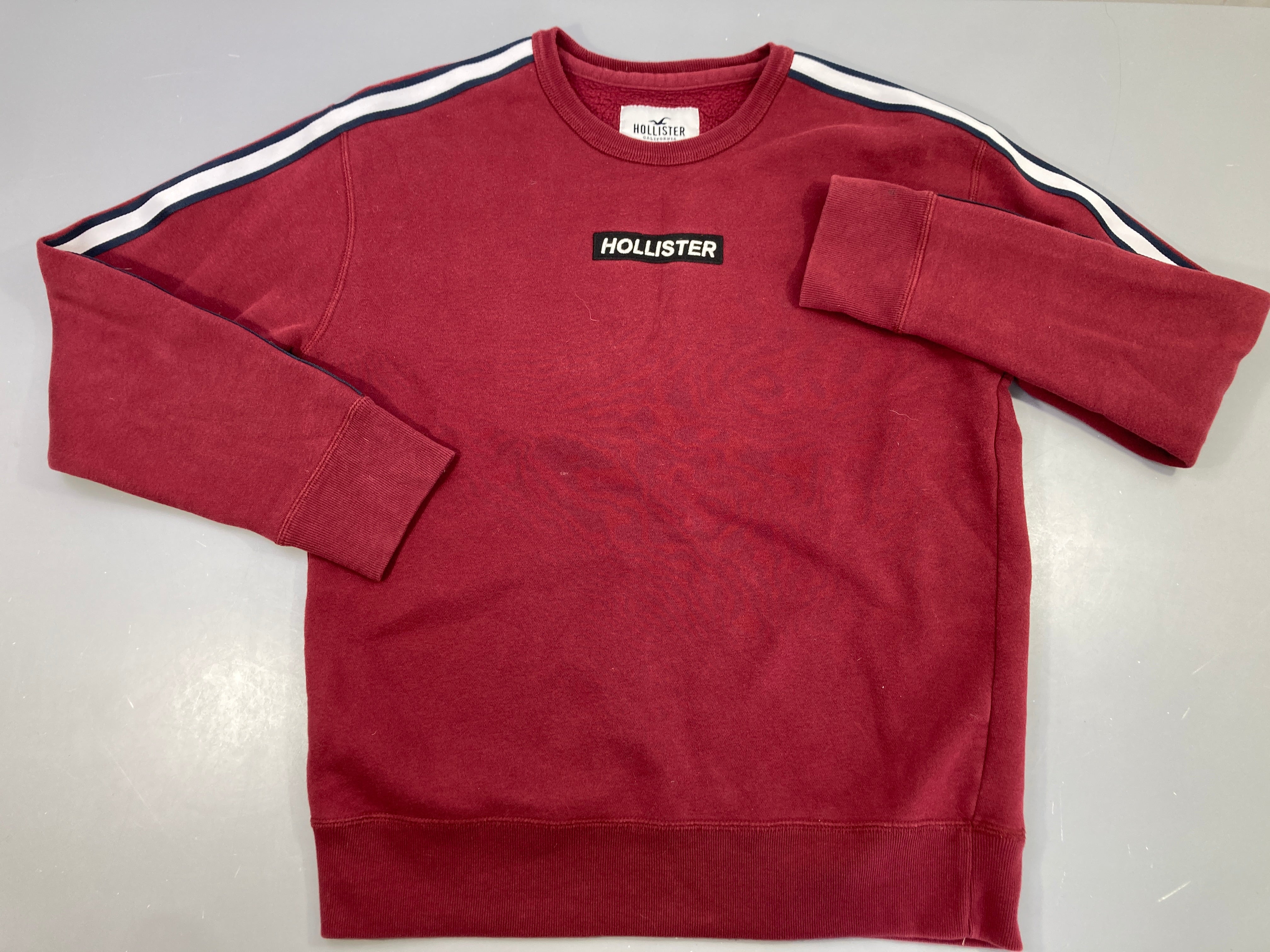 Sweat bordeaux liseret blanc/bleu marine Hollister