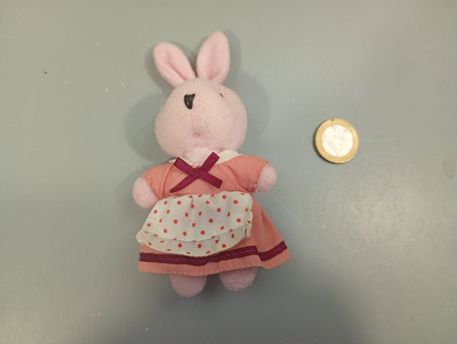 Petite  peluche lapine  avec robe rose et tablier, moins cher chez Petit Kiwi
