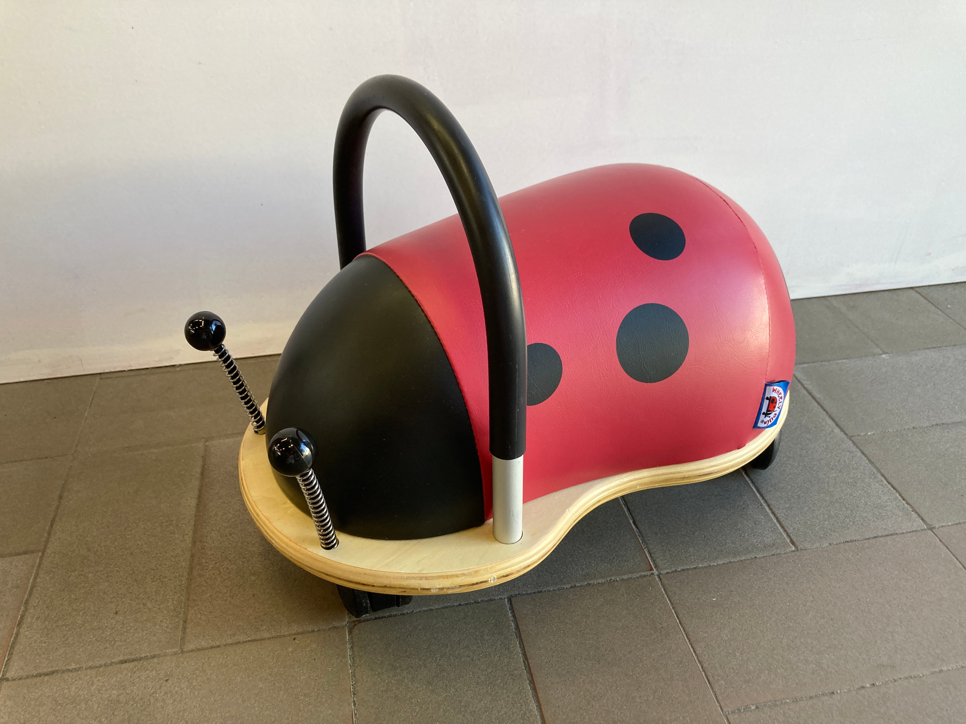 Parfait état Porteur Wheely Bug Coccinelle-4 roues pivotantes à 360° de 1 à 3 ans