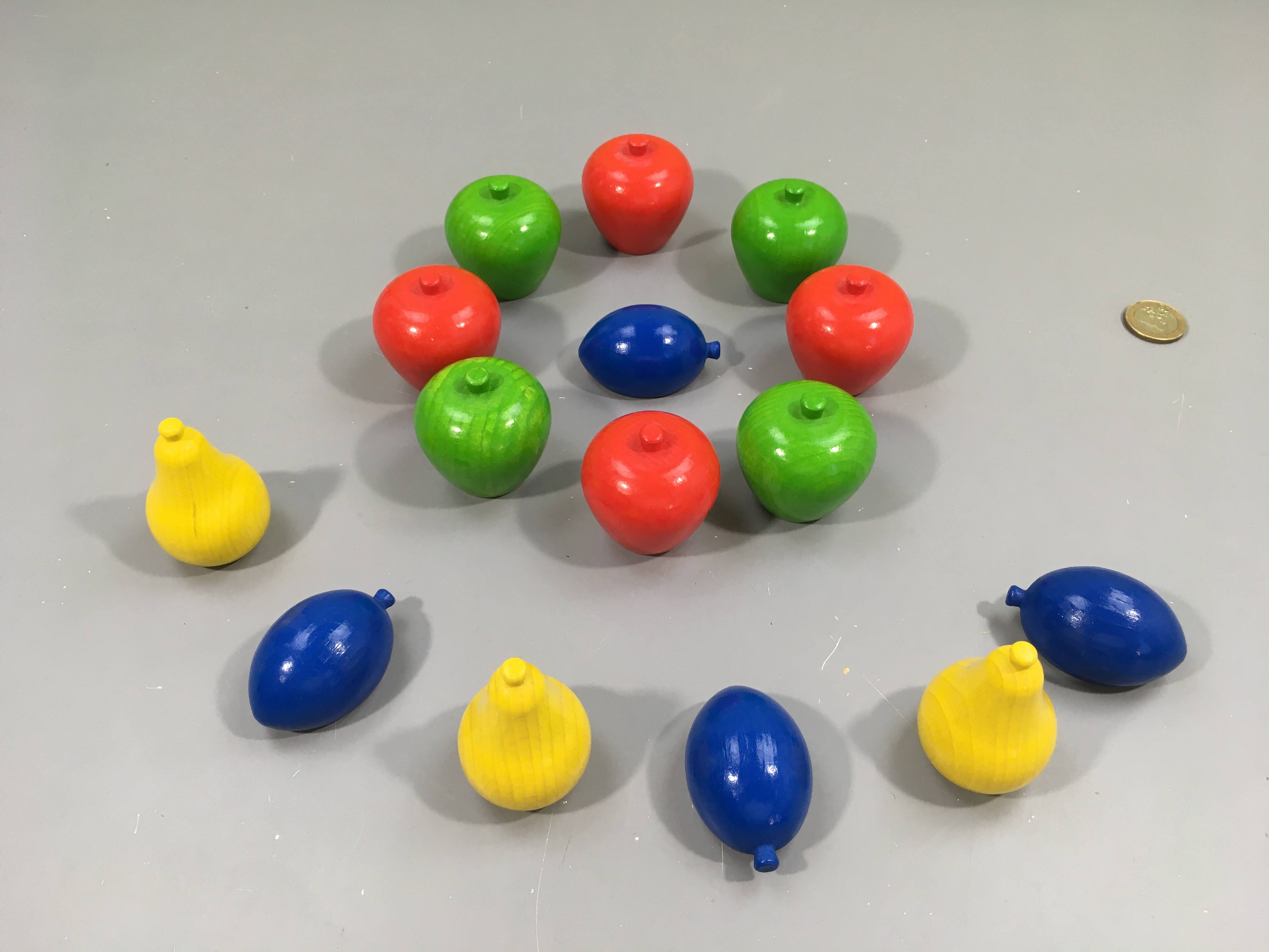 14 fruits en bois provenant du jeu Mon premier verger