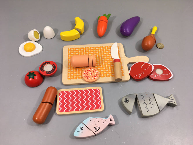 Planche en bois avec accessoires, moins cher chez Petit Kiwi