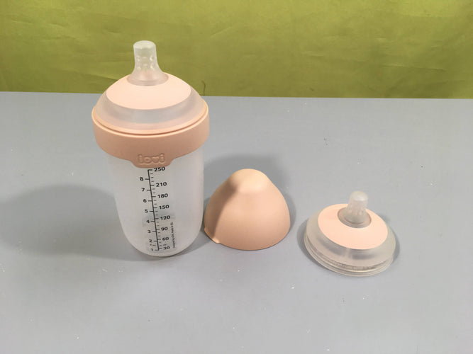 Biberon Difrax Lovi Mammafeel 250 ml + 2ème tétine.  La tétine en silicone extensible dynamique spéciale du biberon bouge au rayéthme de succion naturel de bébé, moins cher chez Petit Kiwi
