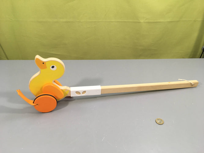 Canard à pousser en bois Hape, moins cher chez Petit Kiwi