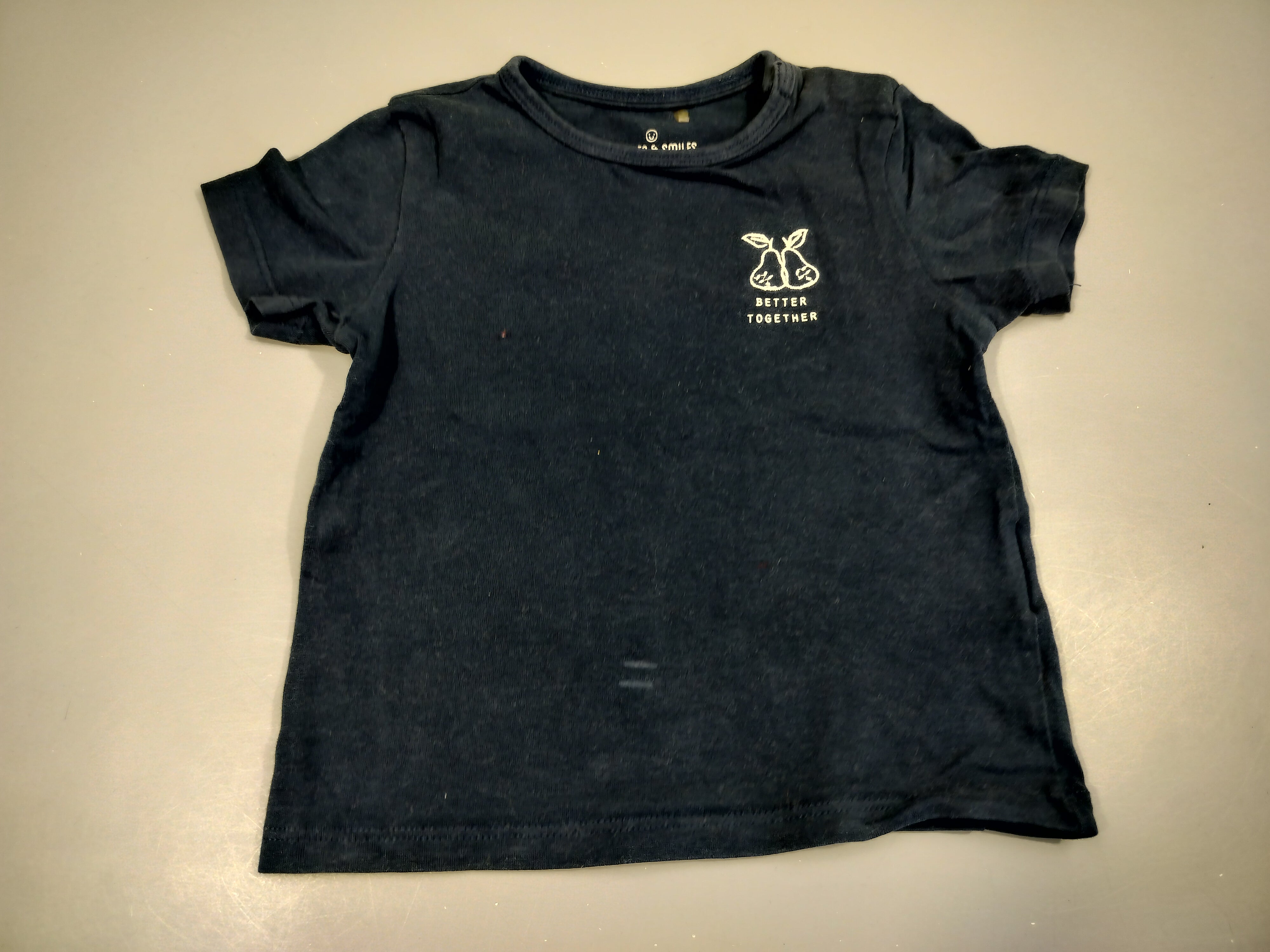 T-shirt m.c bleu marine motifs poires blanches 96% coton 4% élasthanne