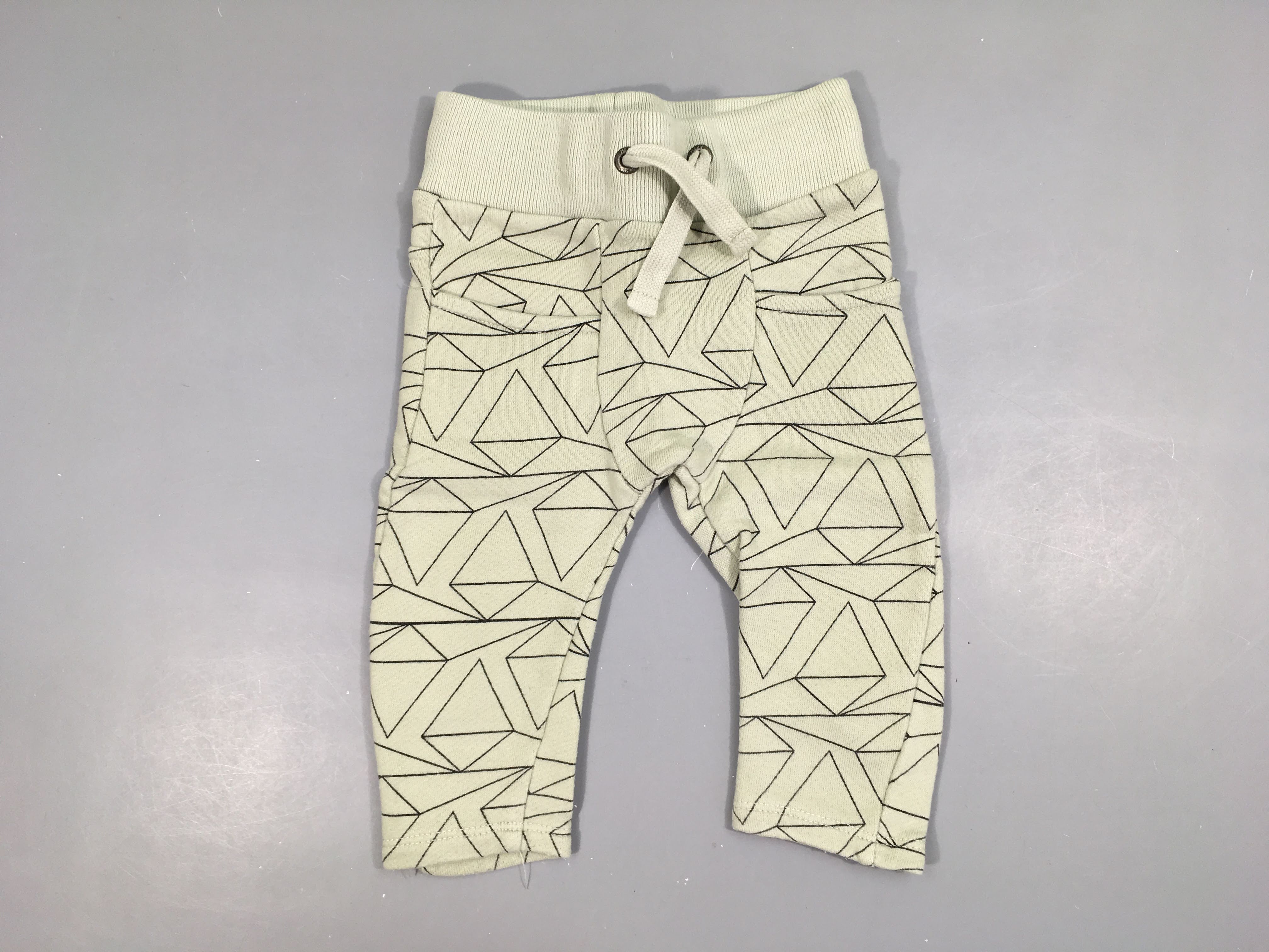 Pantalon molleton vert d'eau formes triangles noirs