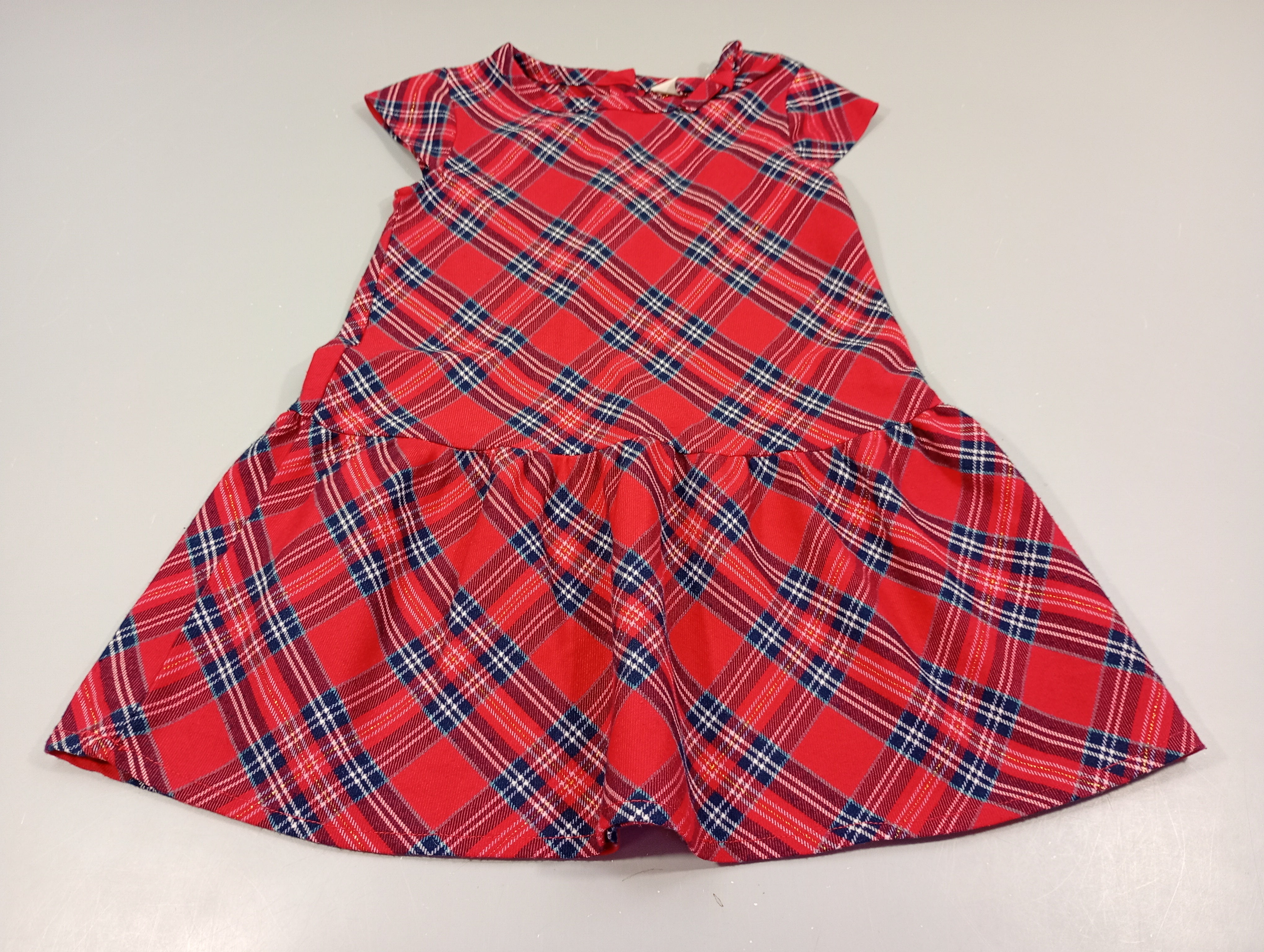 Robe m.c rouge à carreaux, très légèrement bouloché