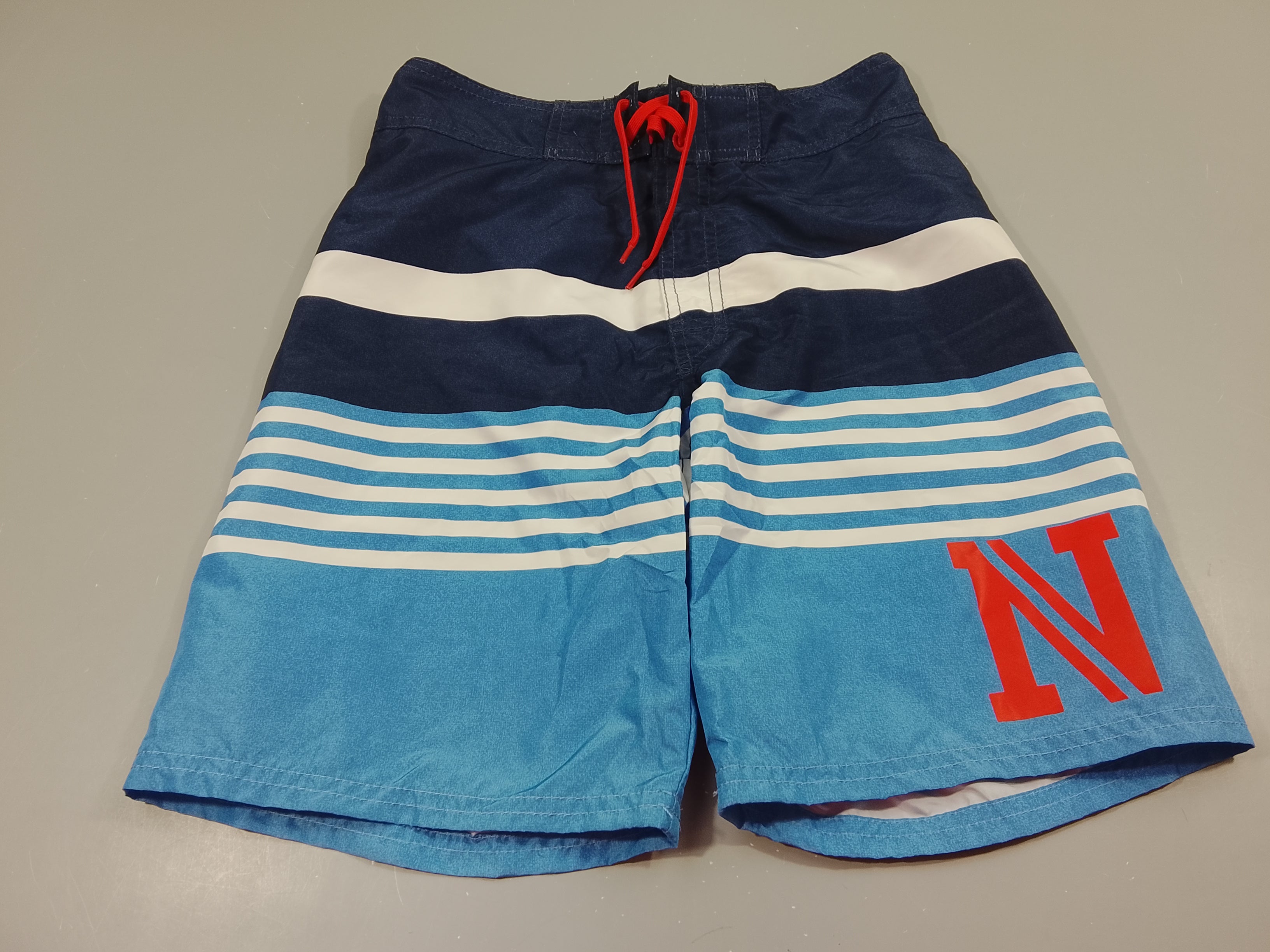 Maillot short bleu marine, rouge, blanc rayé bleu 