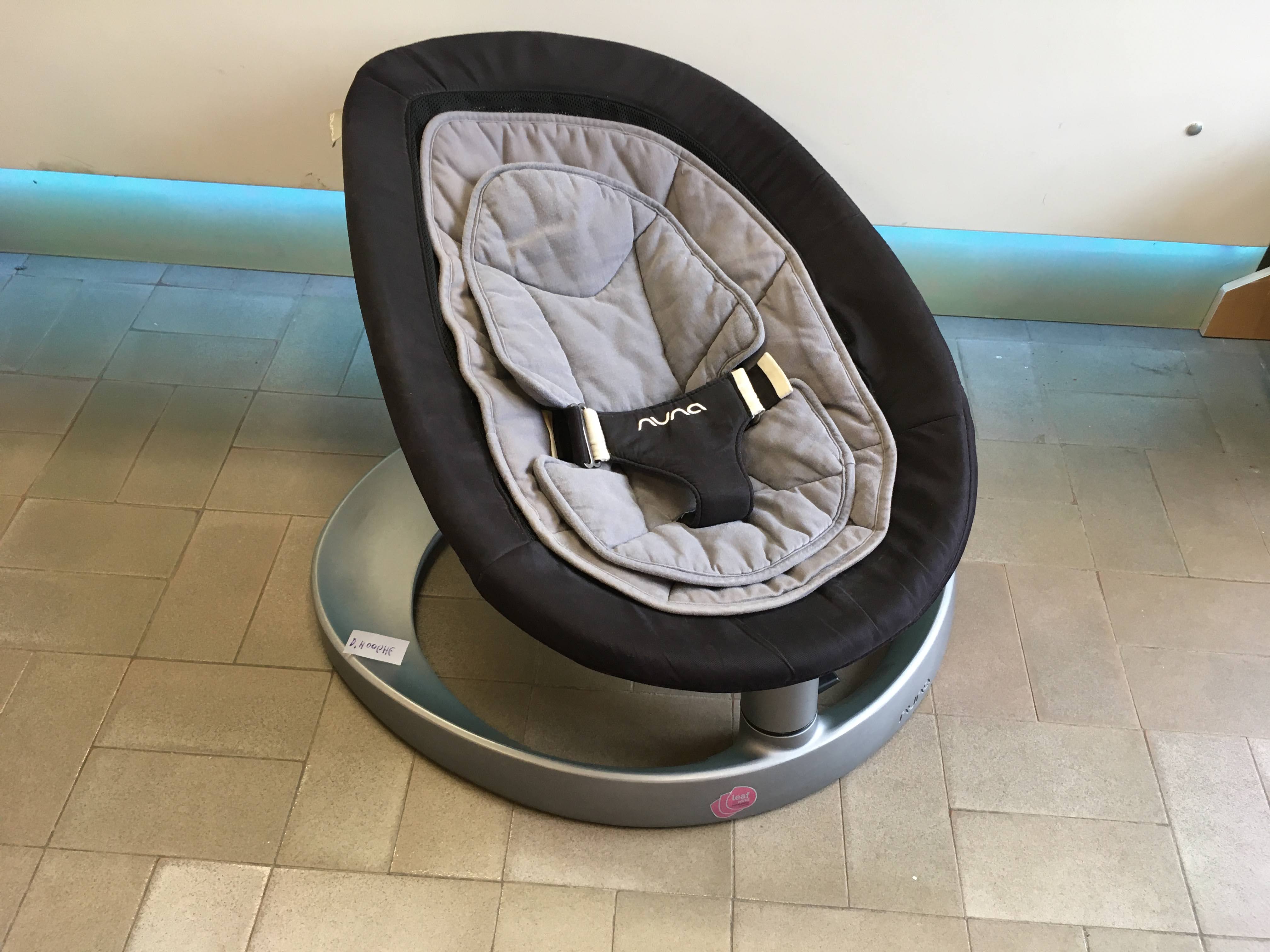 Relax Nuna Leaf noir/gris, réducteur bouloché, se met en mouvement pendant 2 à 3 minutes par une simple poussée, fonctionne sans piles, ni moteur pour éviter chaque nuisance sonore