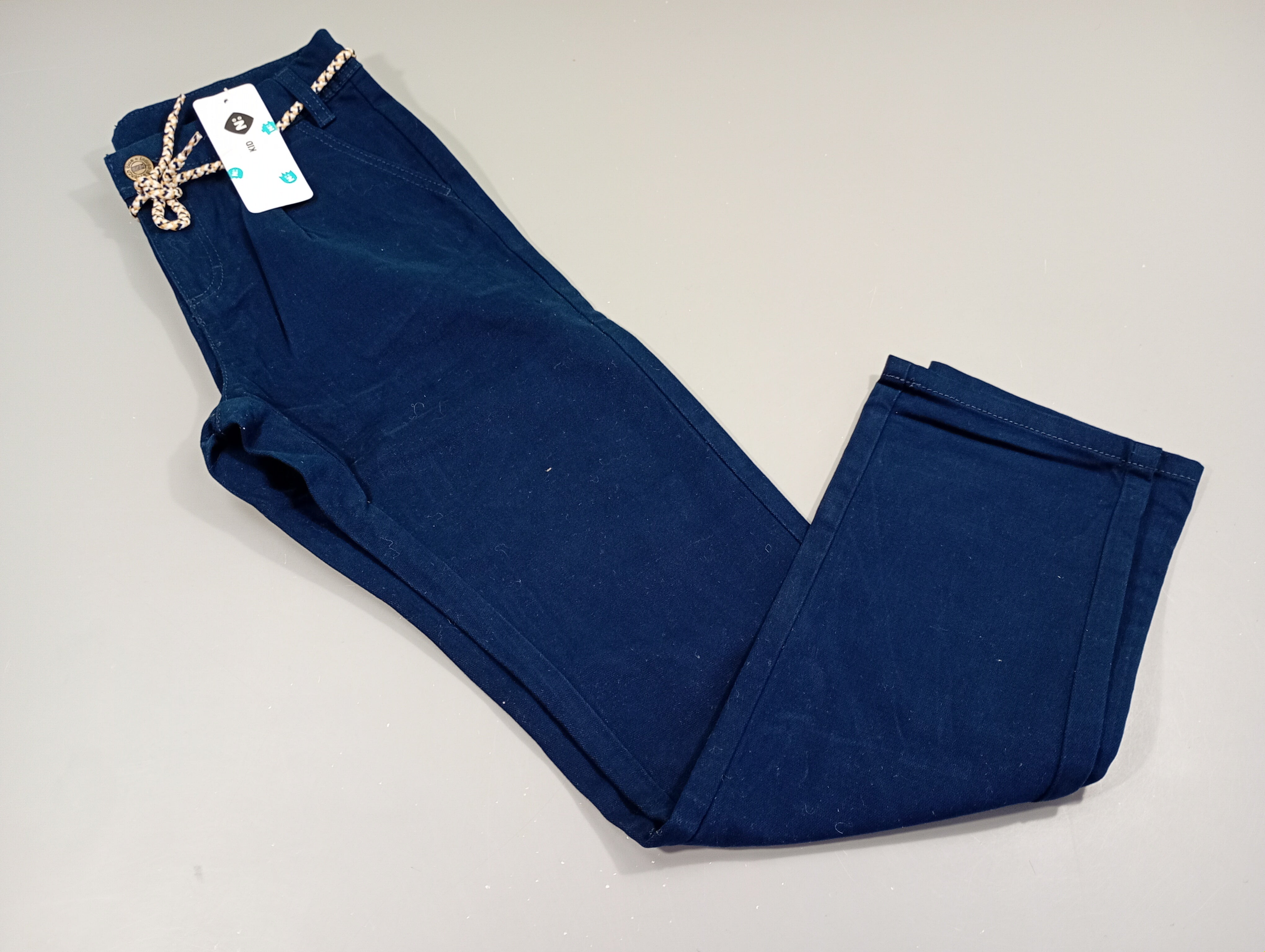 NEUF Pantalon bleu marine , petite corde autours de la taille