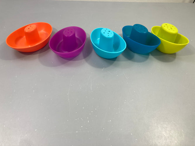 Jouets de bain empilables Boon Fleet Stacking Boats, moins cher chez Petit Kiwi