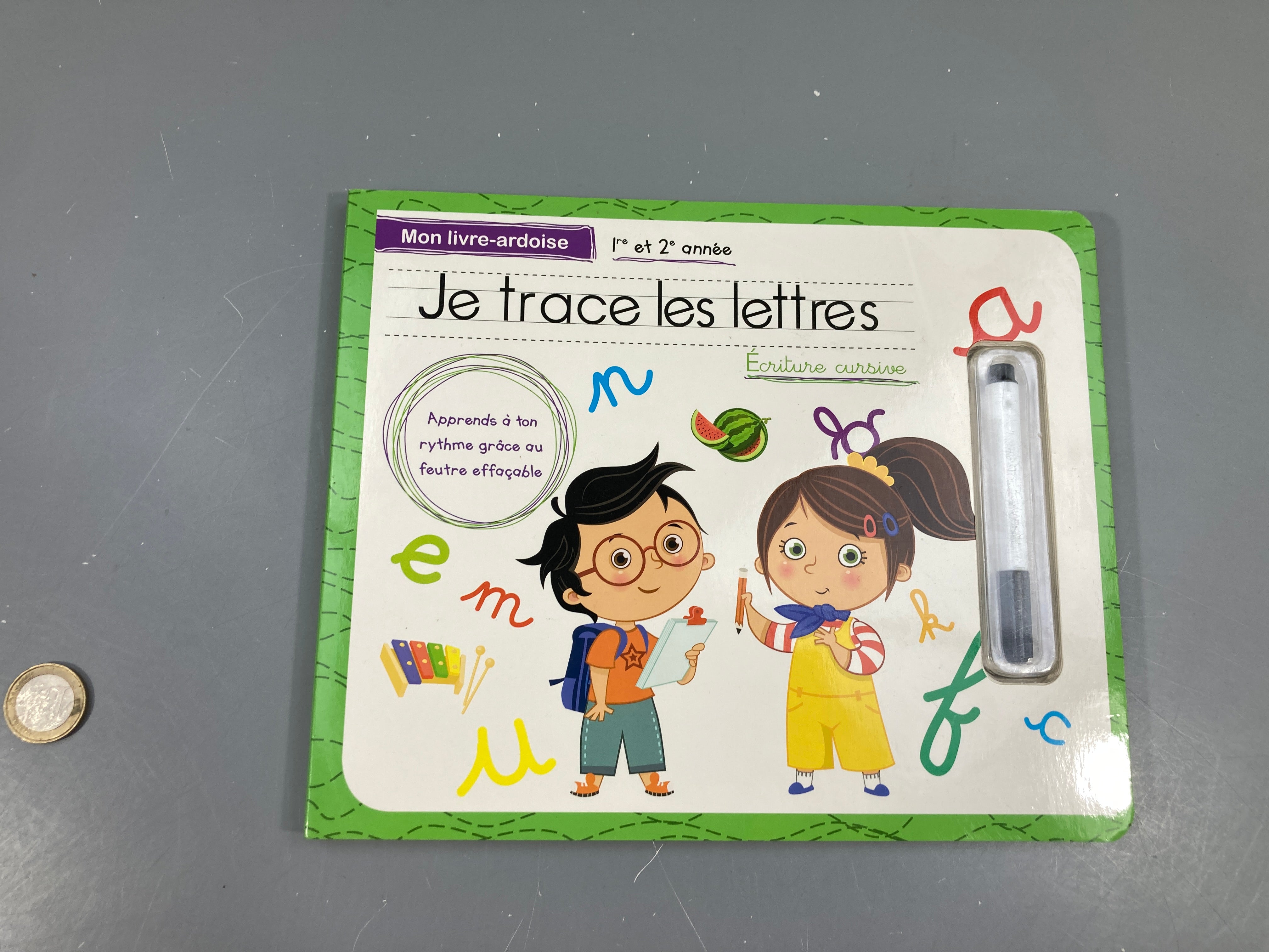 Neuf-Je trace les lettres