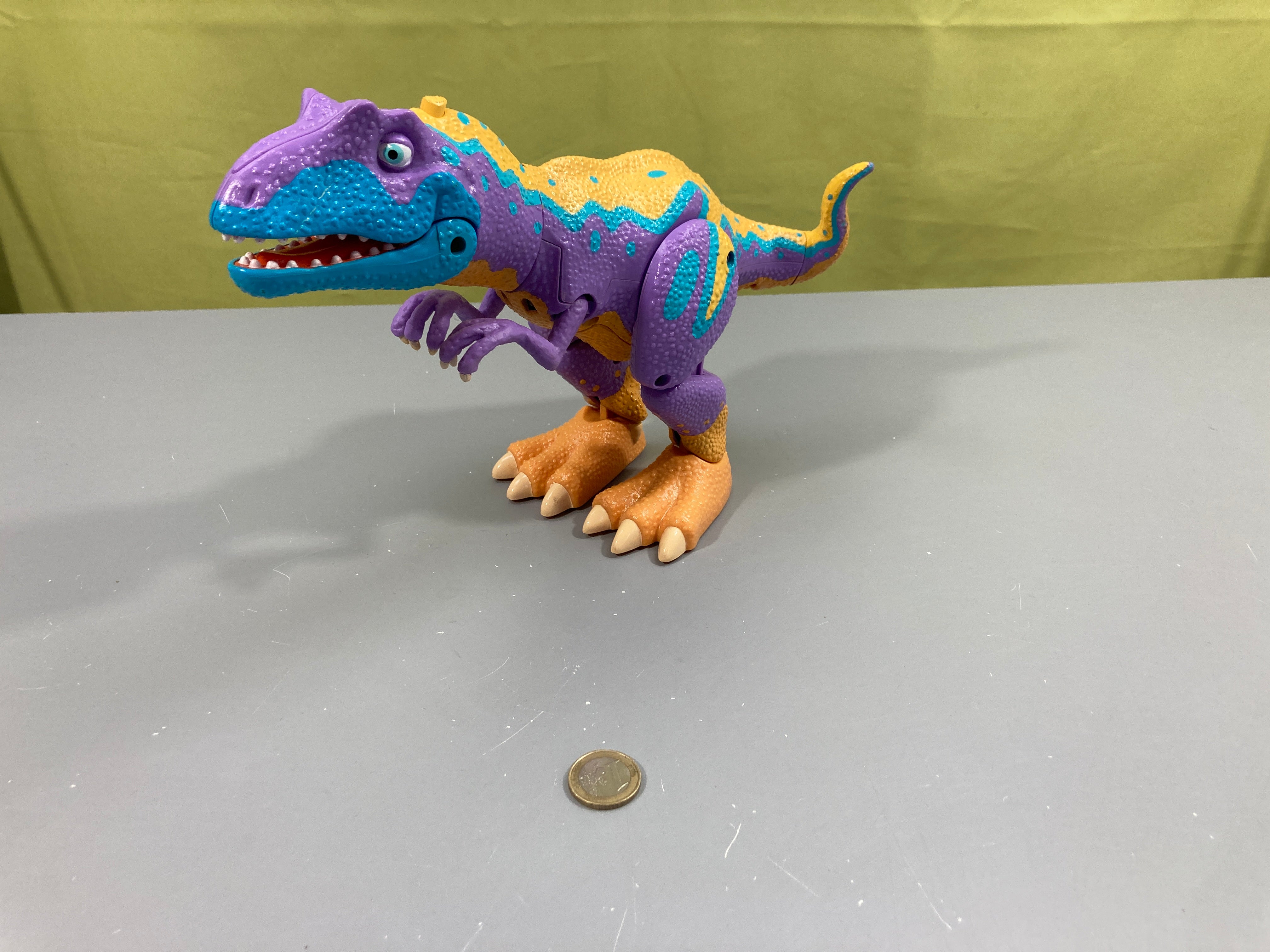 Alvin l'allosaure-Fonctionne, vendu seul sans ses amis avec lesquels il sait communiquer