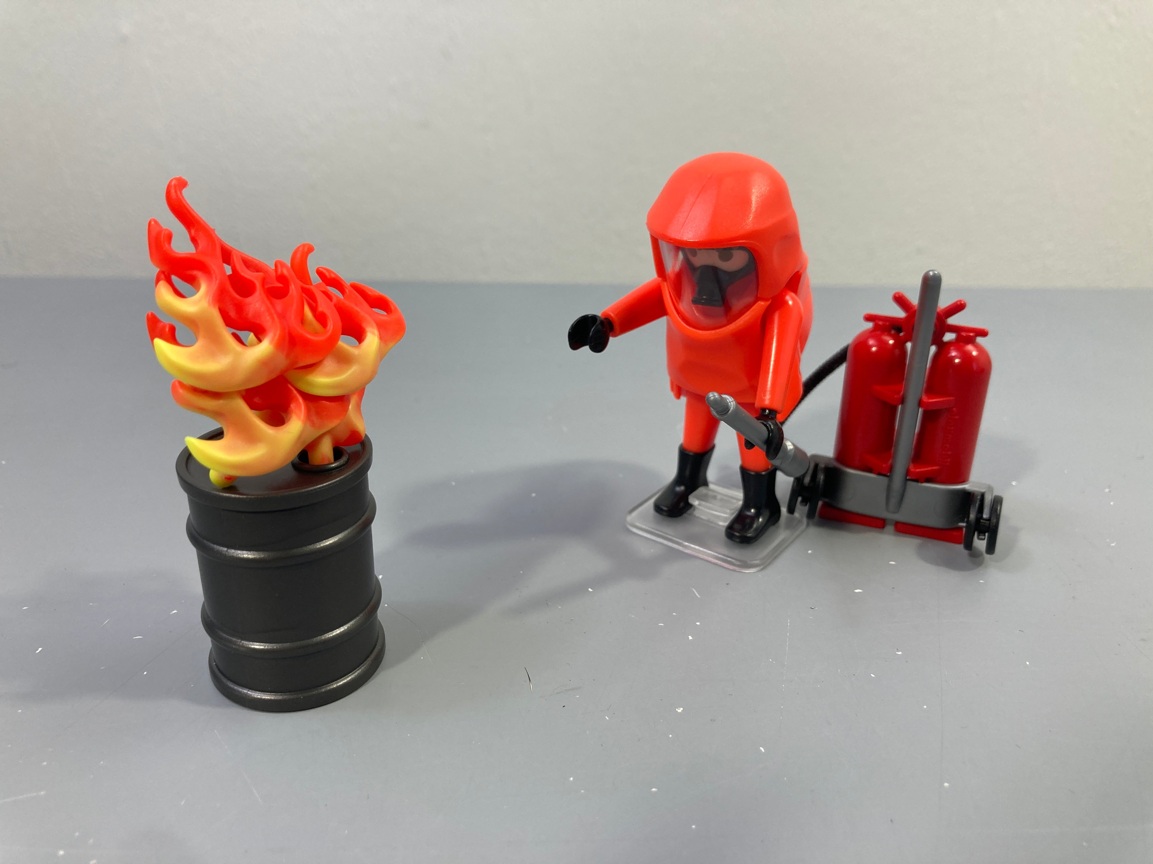 Playmobil - 5367- Pompier + Combinaison De Feu Complet