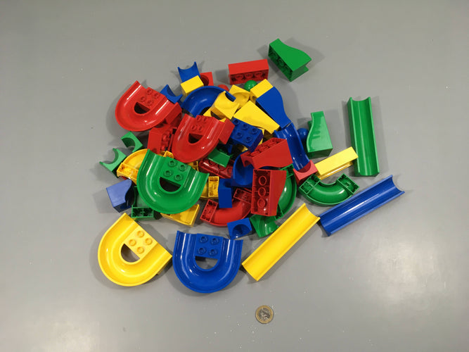 Accessoires de circuit à billes de 54 pièces - manque 1 bille - Hubelino 420473  - compatible avec Duplo, moins cher chez Petit Kiwi