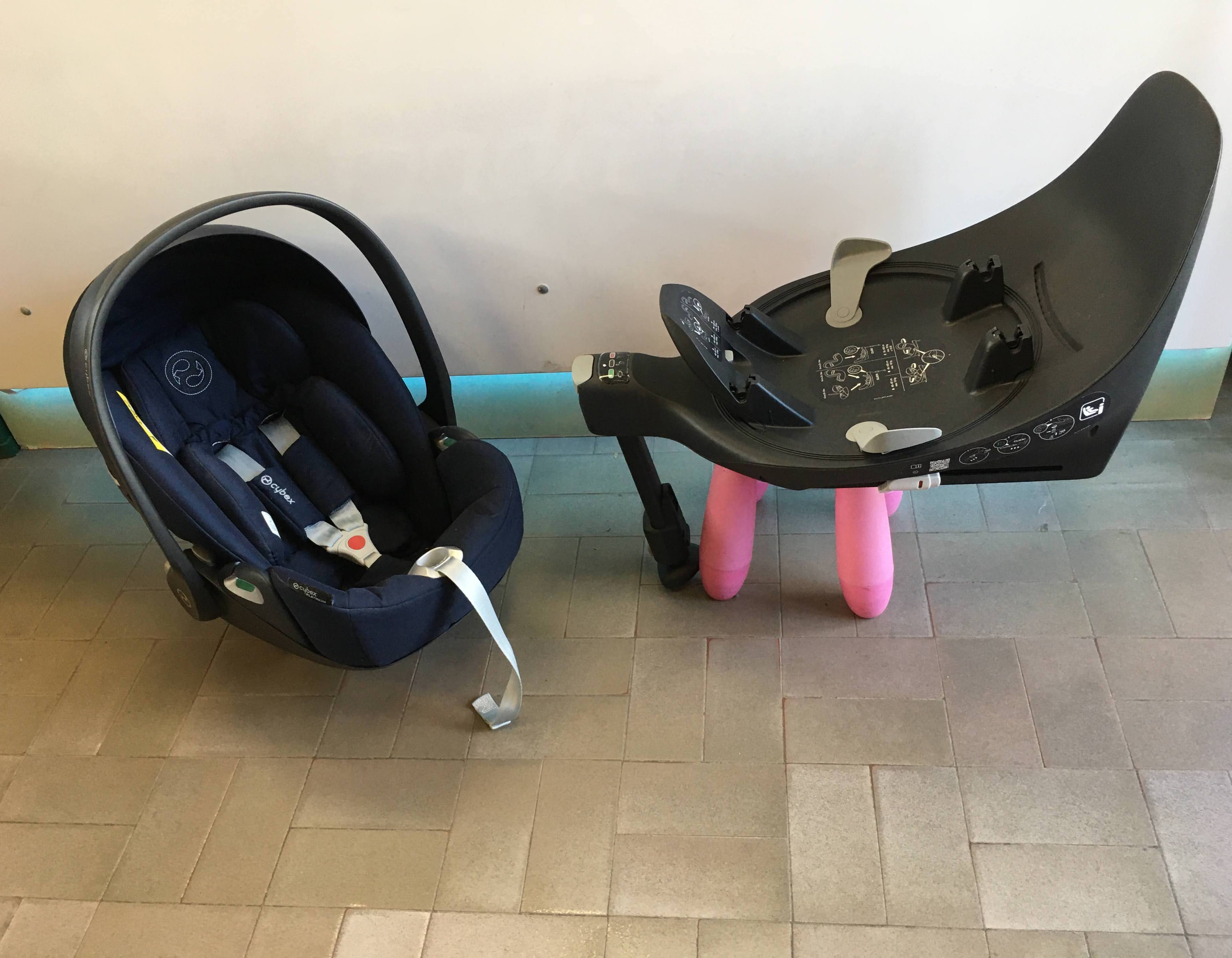 Siège coque Cybex Cloud Z2 I-Size Platinum bleu, 0-13kg, +- 18m, compatible avec la base Z2 (240€ NEUF)+ Base Z2, Cybex (200€ NEUF) + accessoires