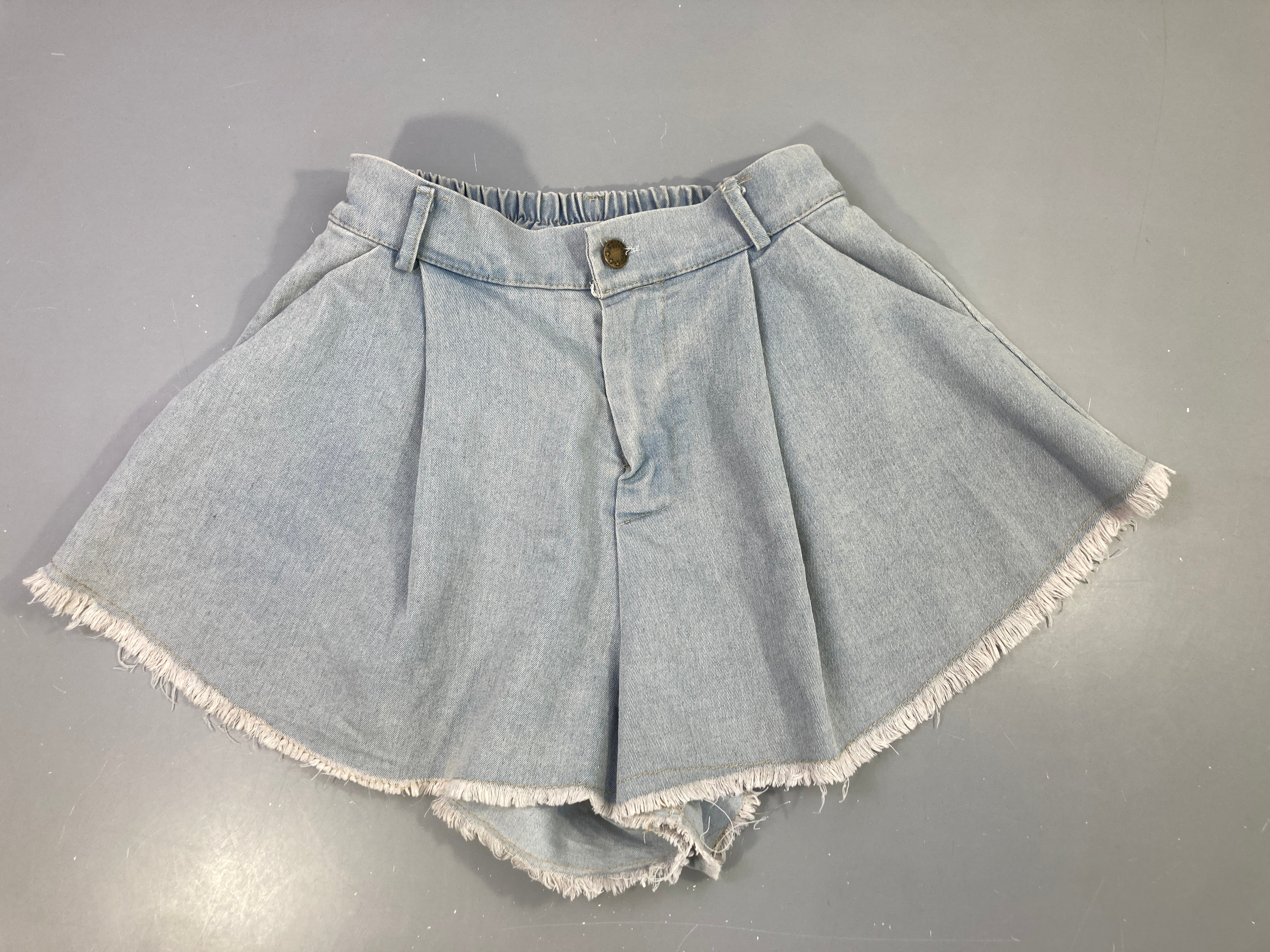 Short Denim ample clair taille élastique effet effiloché