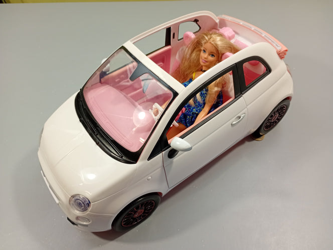 Voiture bar.bie Fiat 500 blanche + bar.bie (sans les lunettes), moins cher chez Petit Kiwi