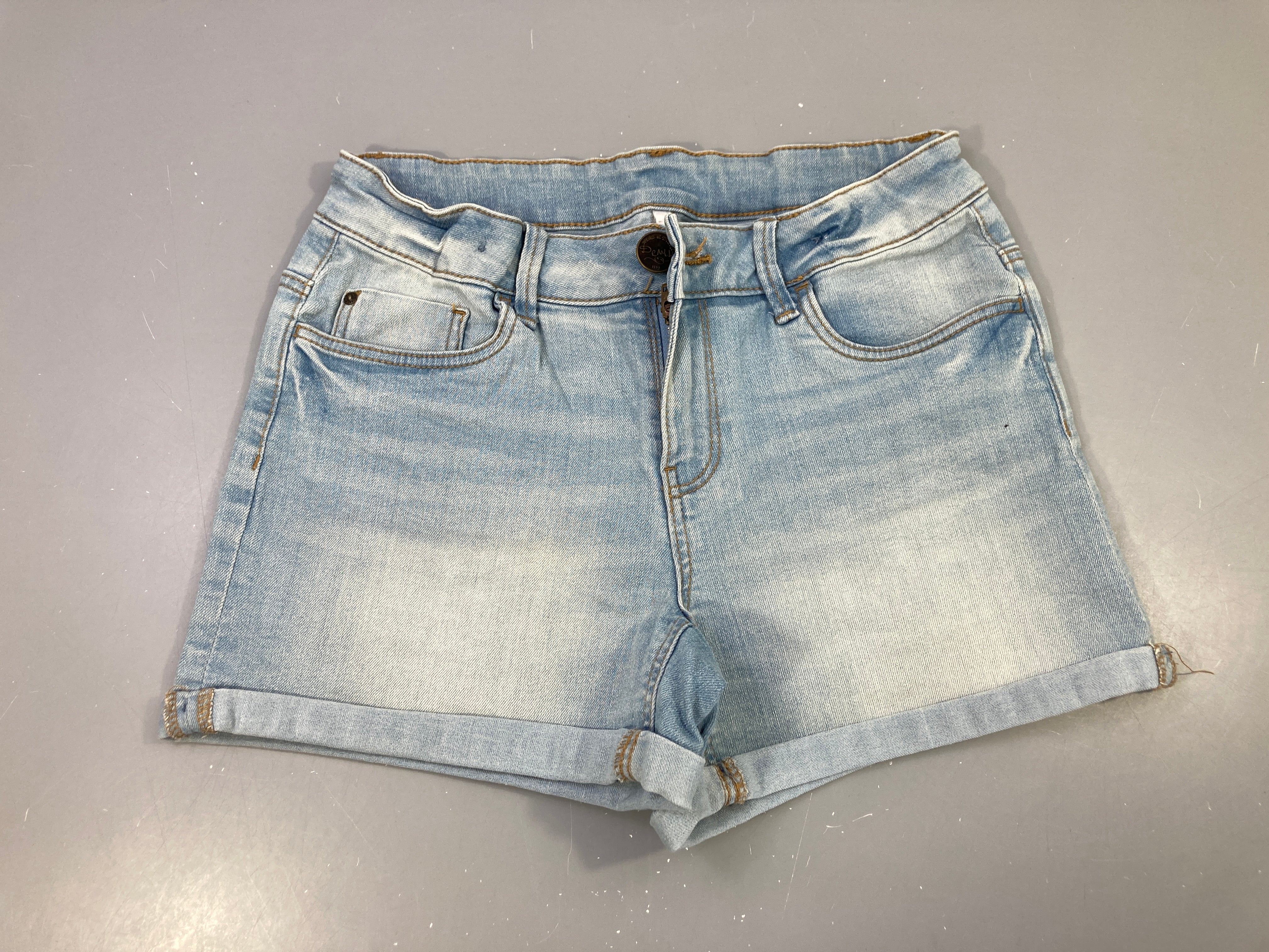 Short en jean à revers clair effet délavé