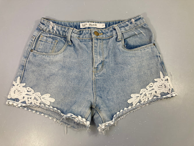 Short en jean clair dentelle broderie bas, moins cher chez Petit Kiwi