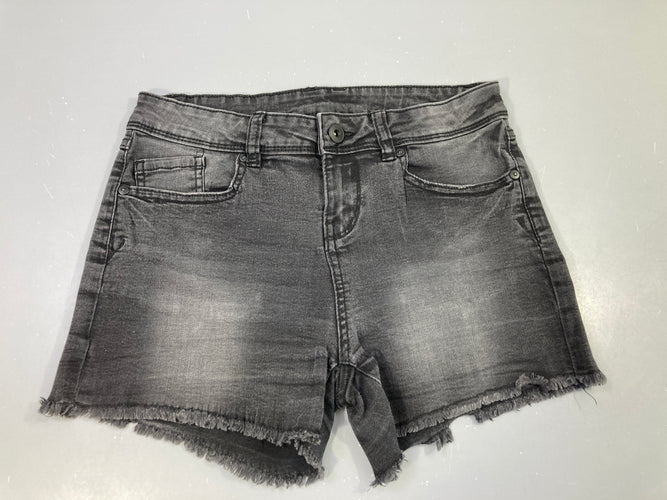 Short en jean anthracite effet effiloché bas, moins cher chez Petit Kiwi