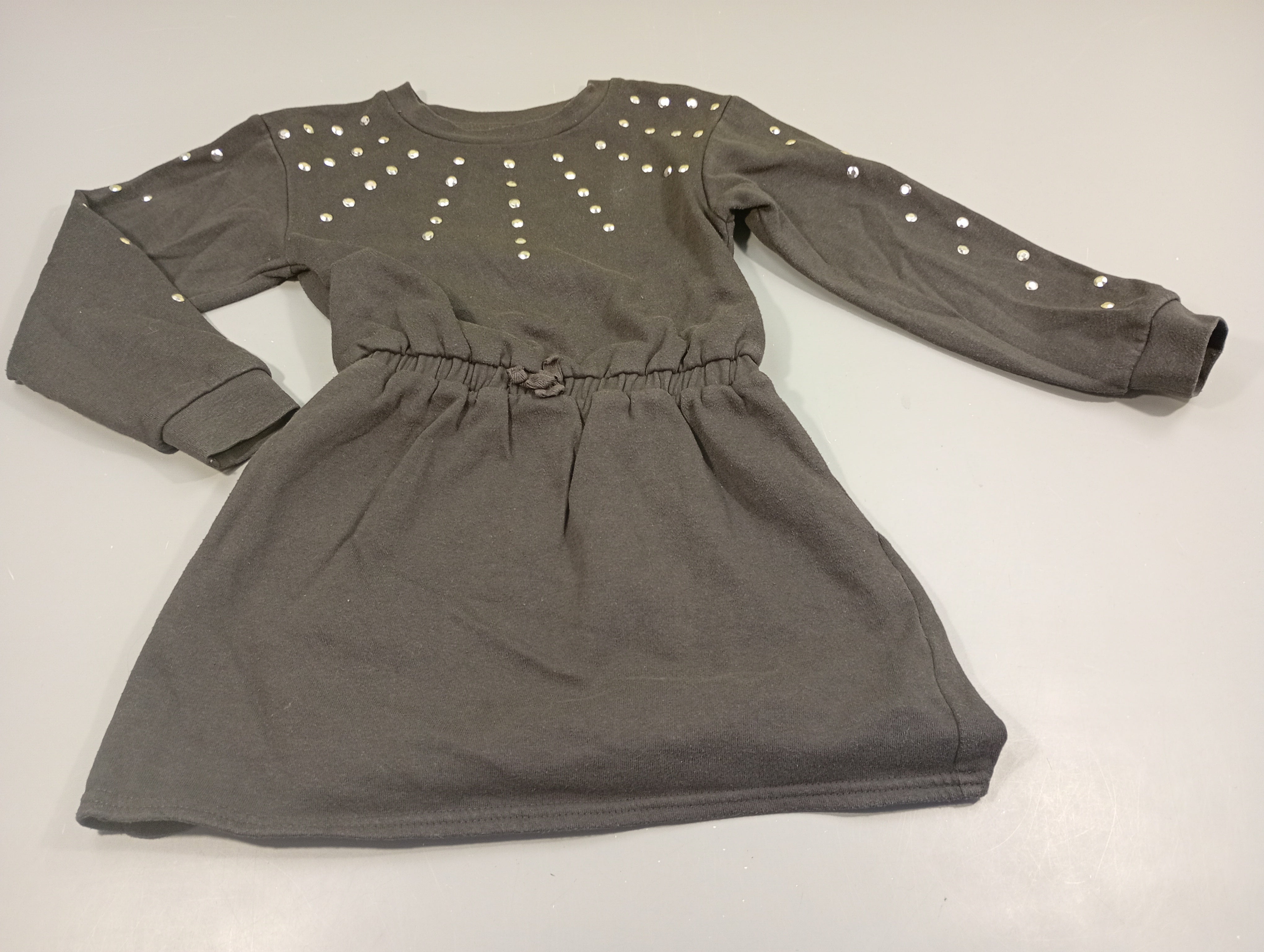 Robe m.l molleton anthracite, strass,légèrement bouloché