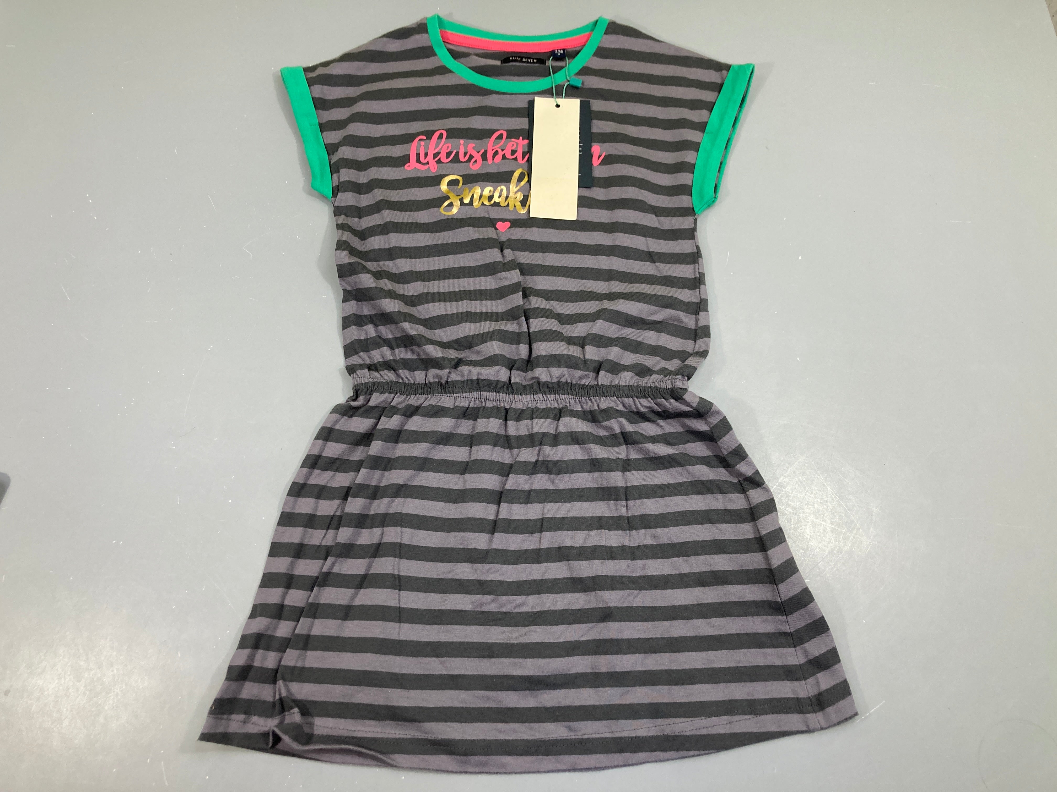 Robe m.c rayures gris/noir , life is better in sneakers , NEUF