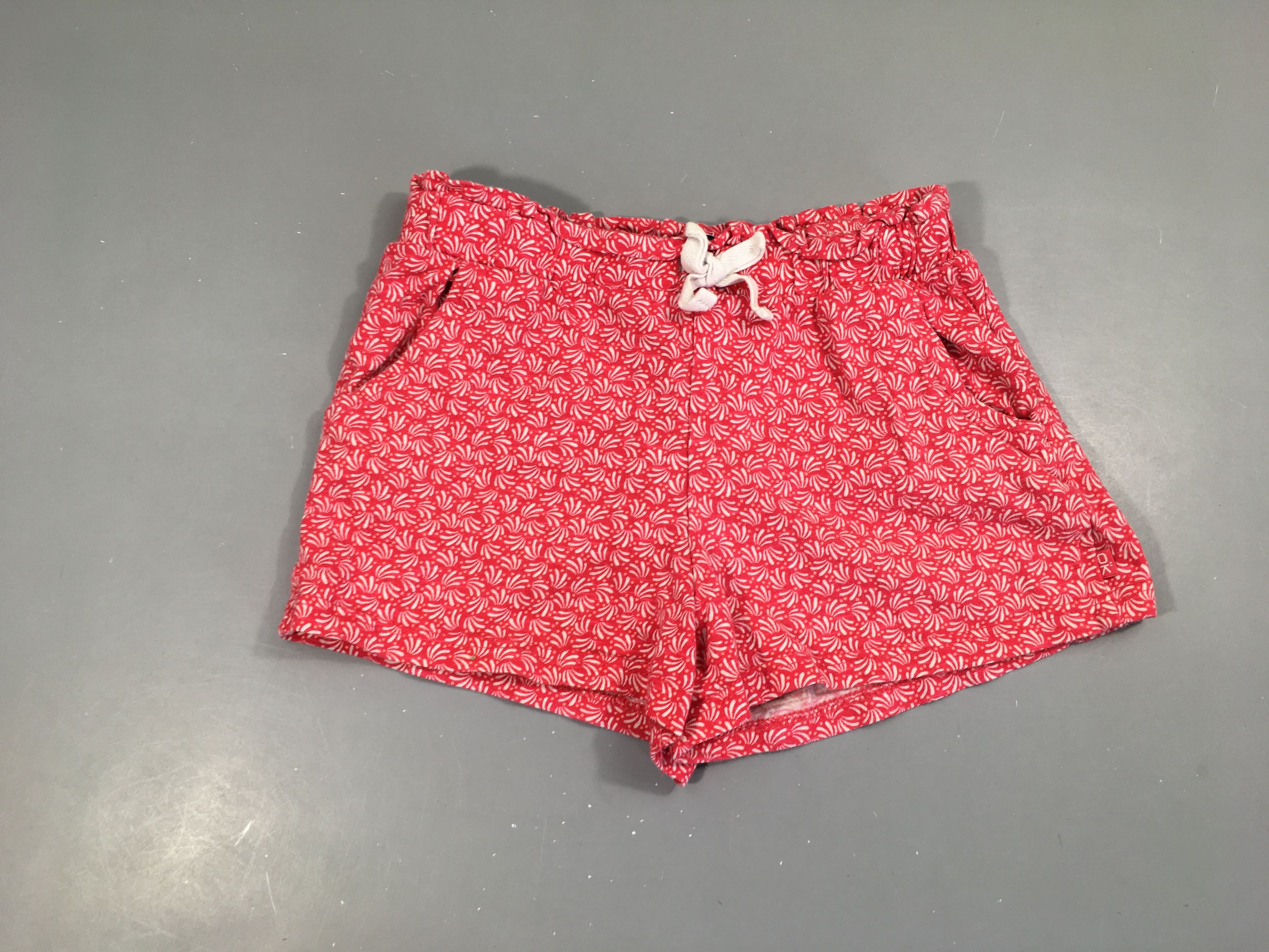 Short molleton rose motifs blancs