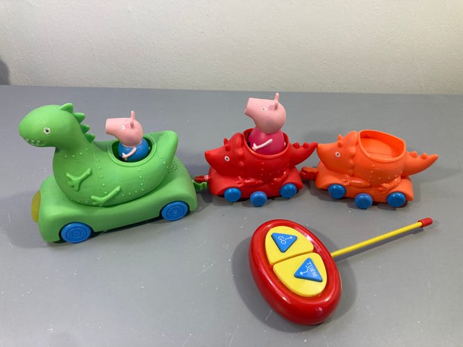 Tous au train ! avec Peppa et George Fonctionne! +18m (Le coffret d'origine est vendu avec seulement 2 figurines, il est donc complet;)), moins cher chez Petit Kiwi