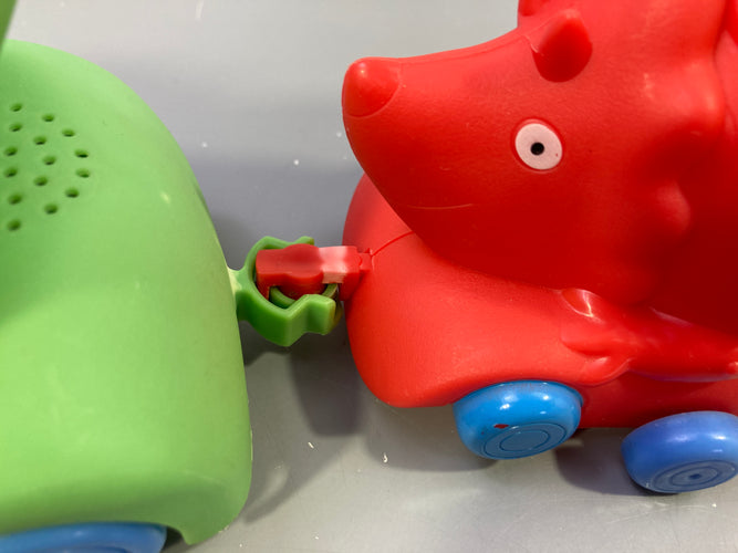 Tous au train ! avec Peppa et George Fonctionne! +18m (Le coffret d'origine est vendu avec seulement 2 figurines, il est donc complet;)), moins cher chez Petit Kiwi