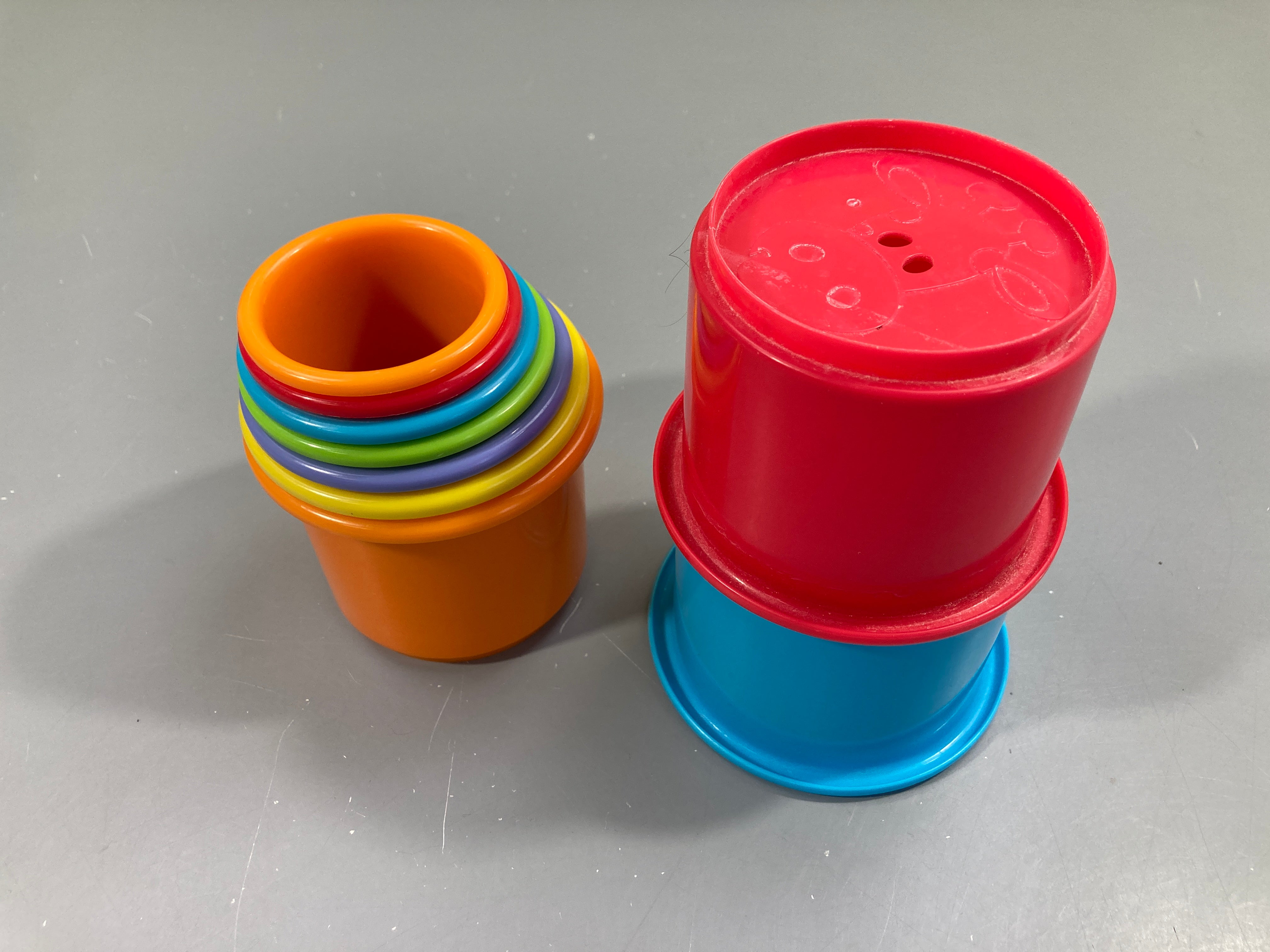 10 pots à empiler multicolore