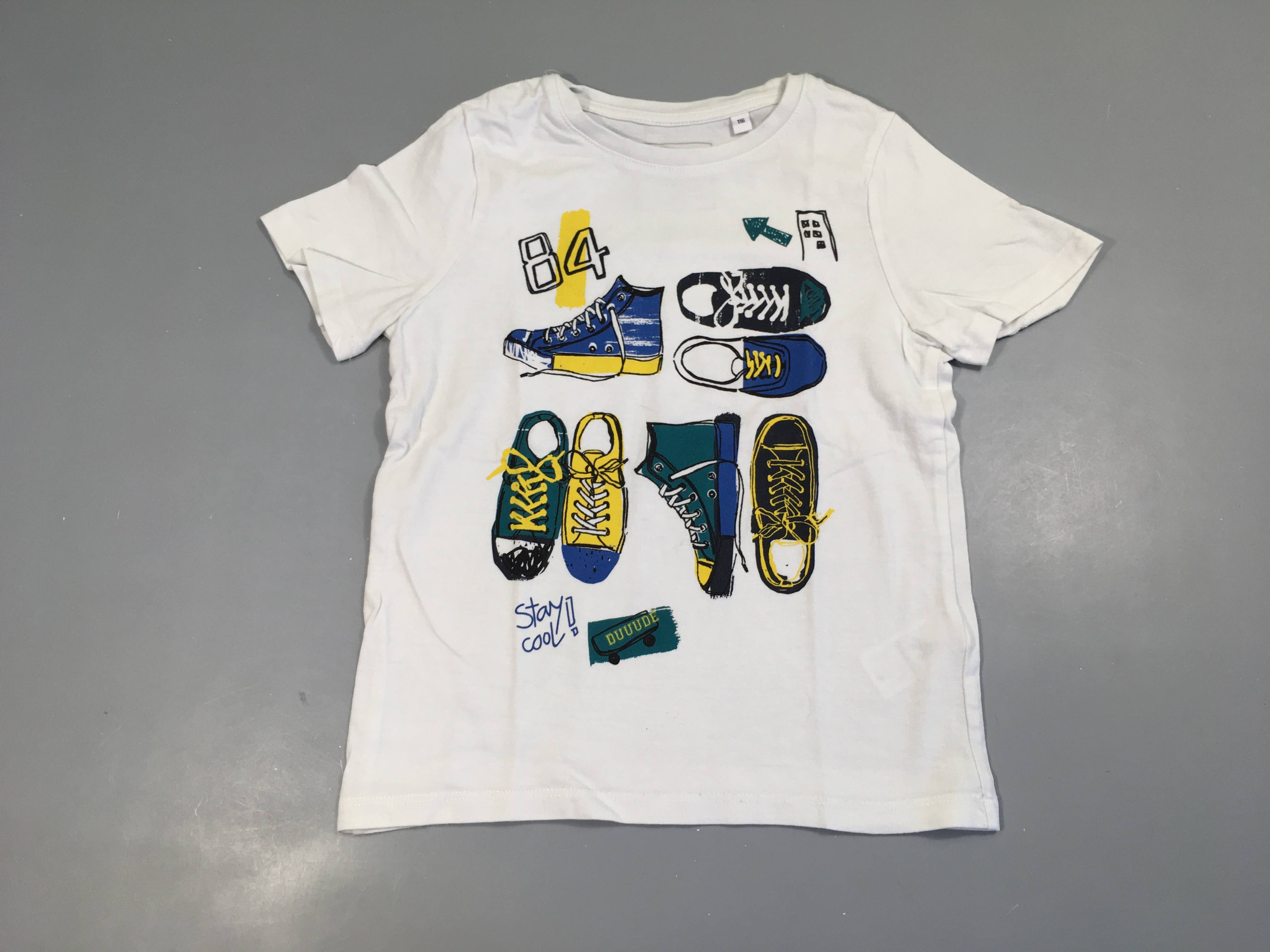T-shirt m.c blanc chaussures