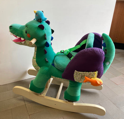 Etat neuf- Crocodile à bascule en bois et peluche-Labebe- Siège baquet rembourré avec ceinture de sécurité ajustable à 3 points, moins cher chez Petit Kiwi