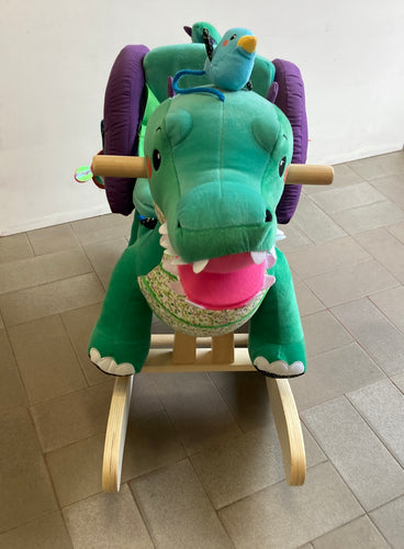 Etat neuf- Crocodile à bascule en bois et peluche-Labebe- Siège baquet rembourré avec ceinture de sécurité ajustable à 3 points, moins cher chez Petit Kiwi