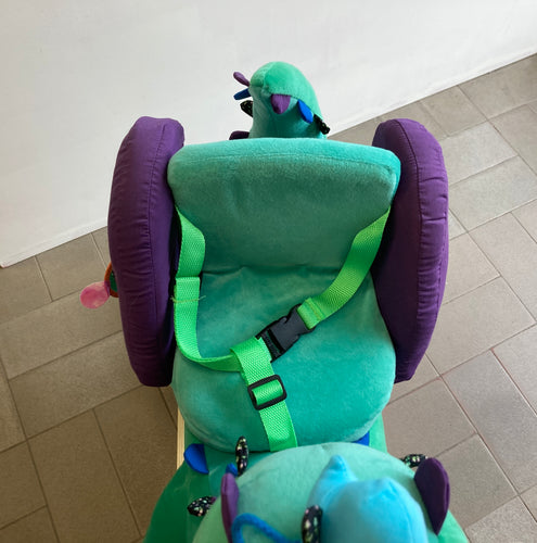 Etat neuf- Crocodile à bascule en bois et peluche-Labebe- Siège baquet rembourré avec ceinture de sécurité ajustable à 3 points, moins cher chez Petit Kiwi
