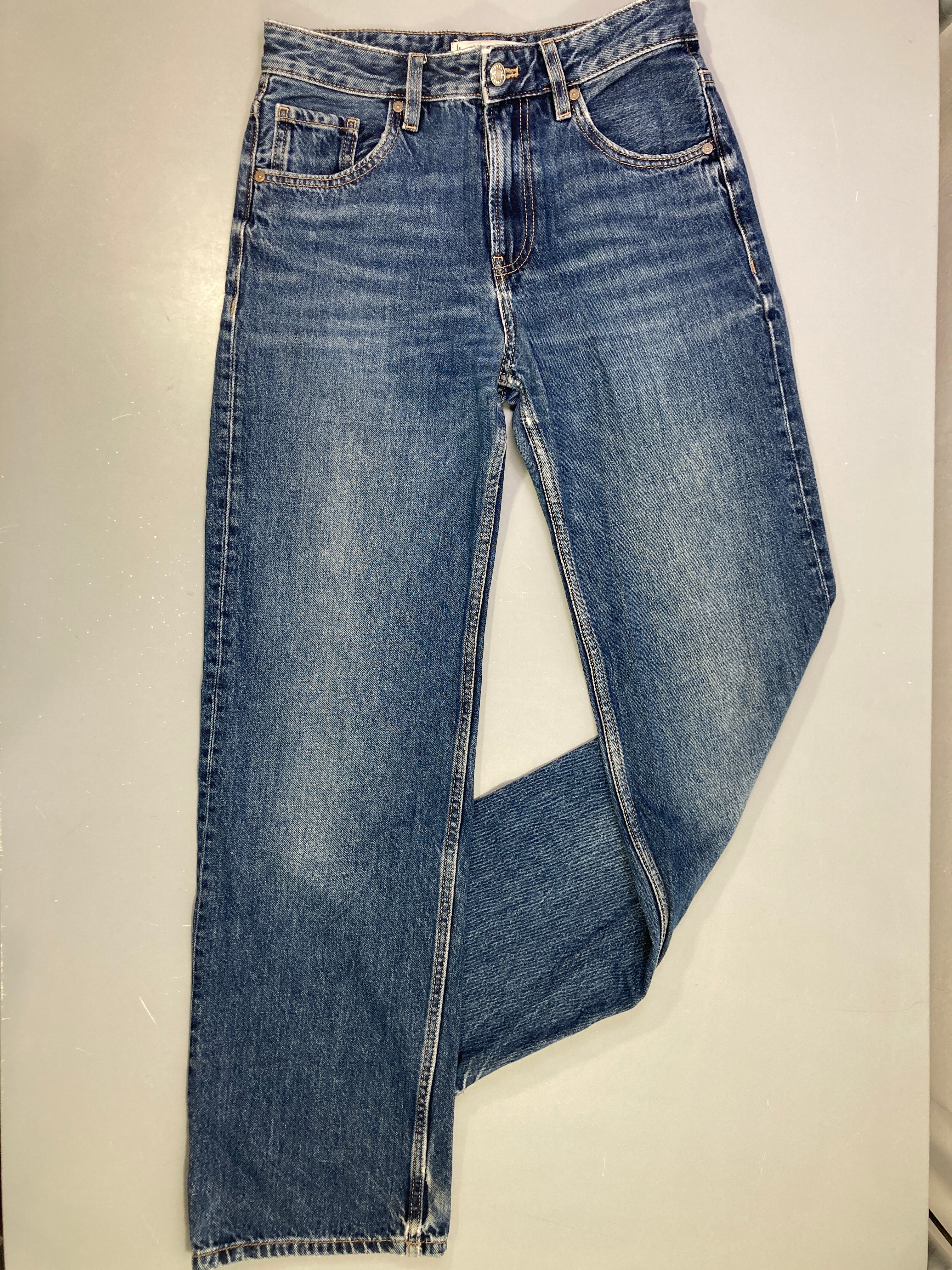 Jeans foncé Straight 26 éraillé couture bas