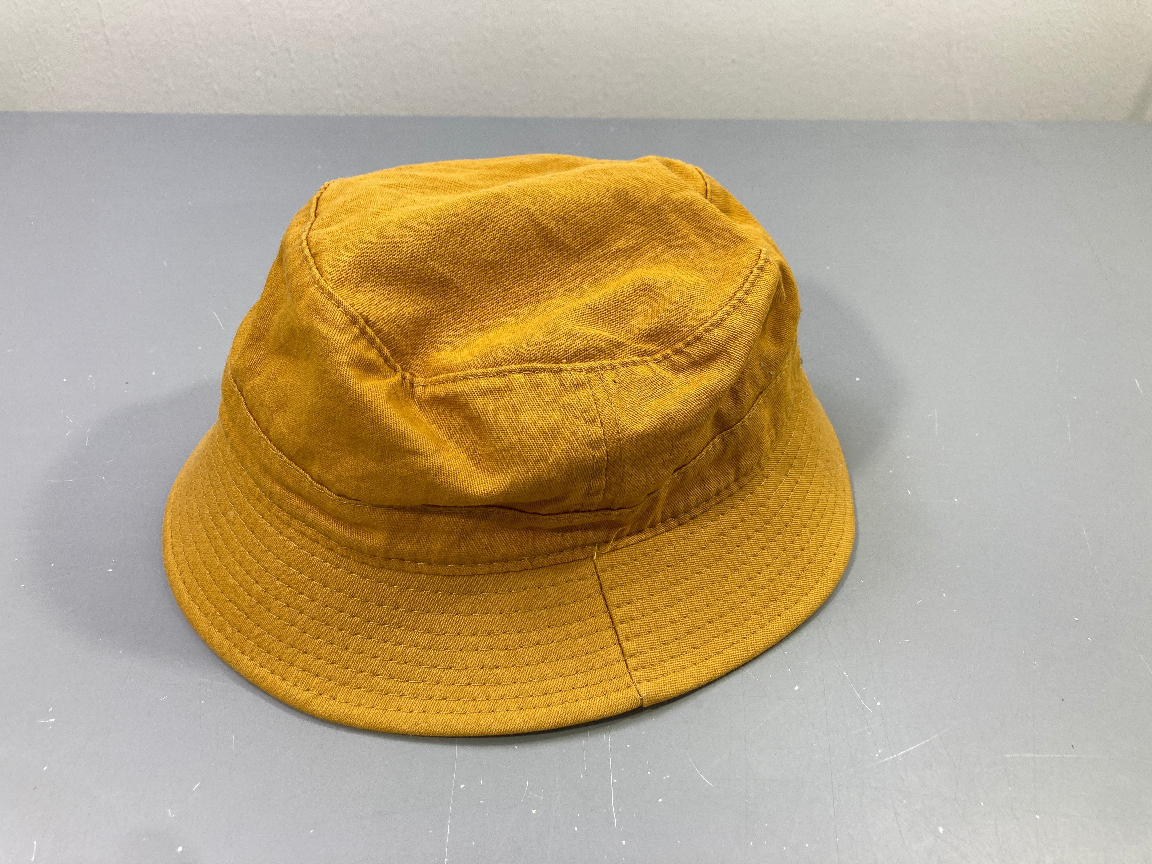 Chapeau moutarde 56cm