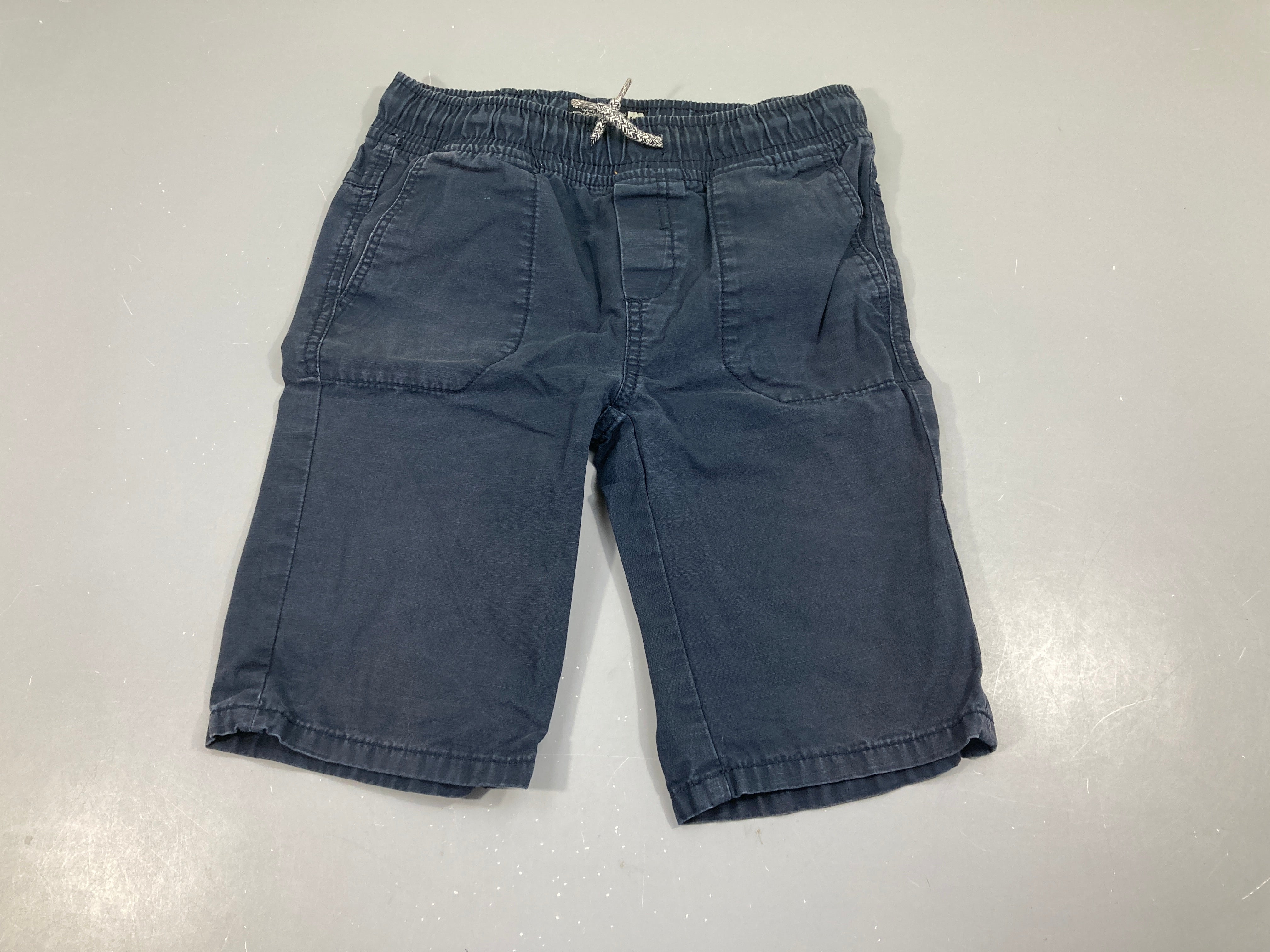 Bermuda bleu foncé taille élastique