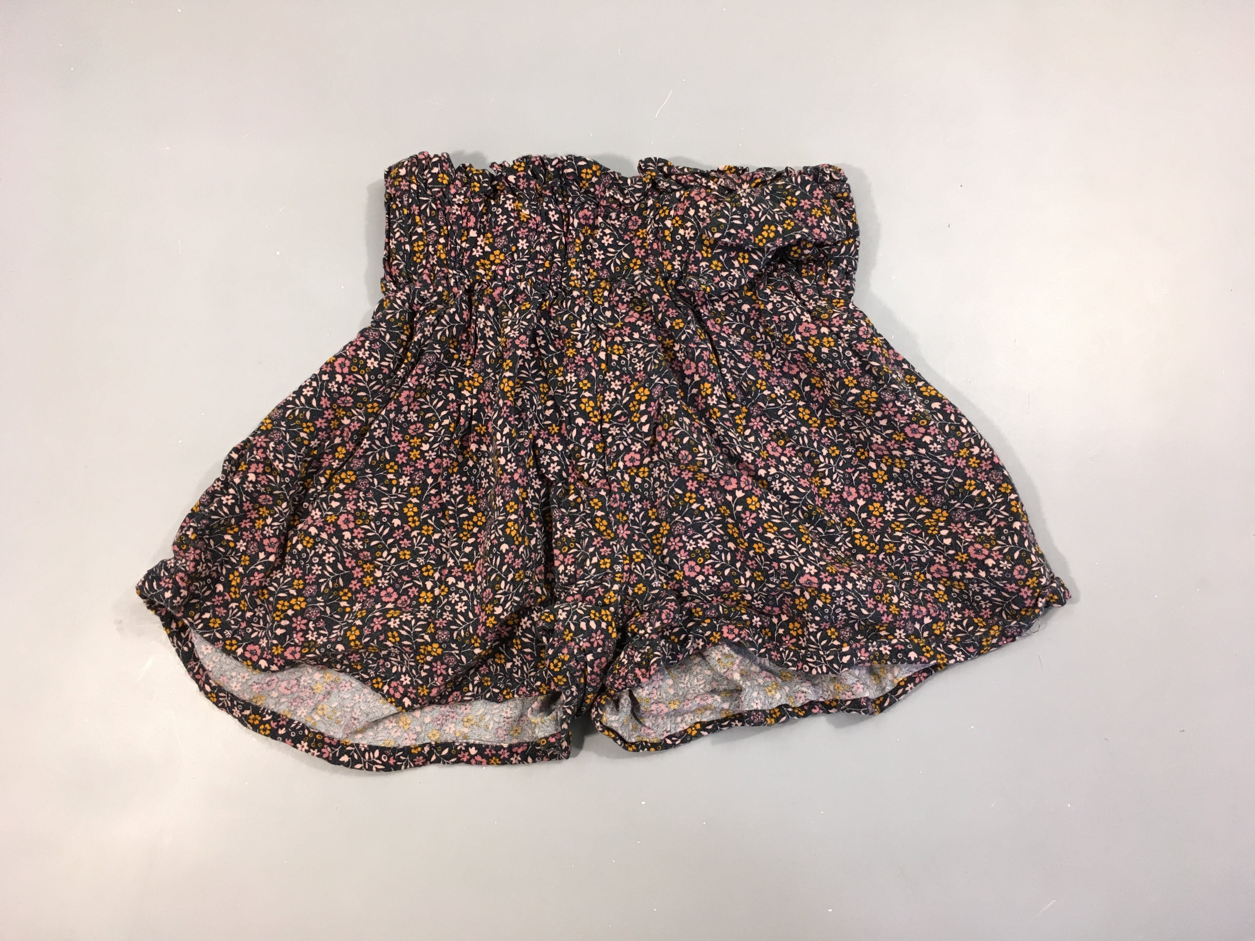 Short fluide bleu marine fleurs