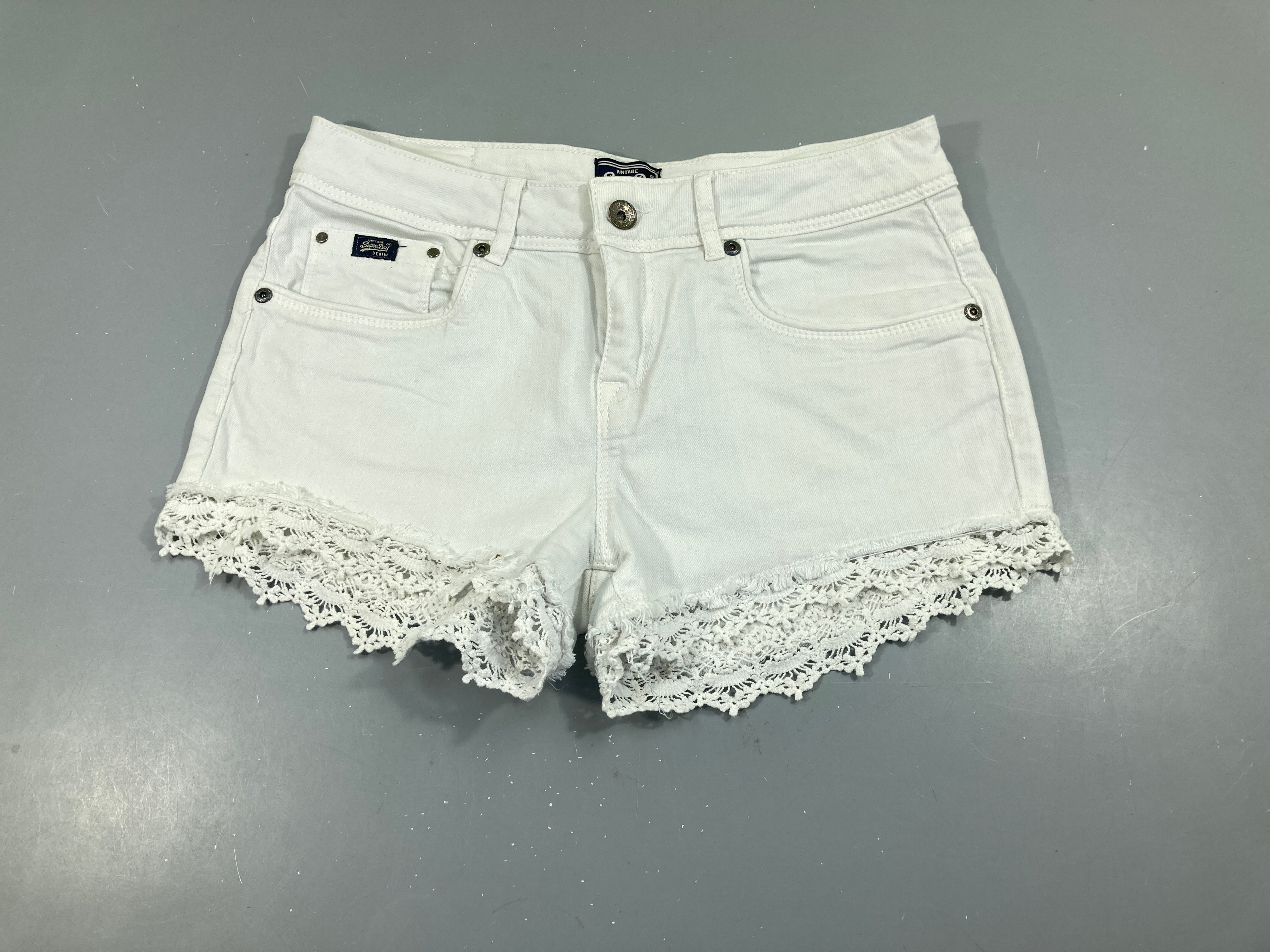 Short blanc court dentelle 27