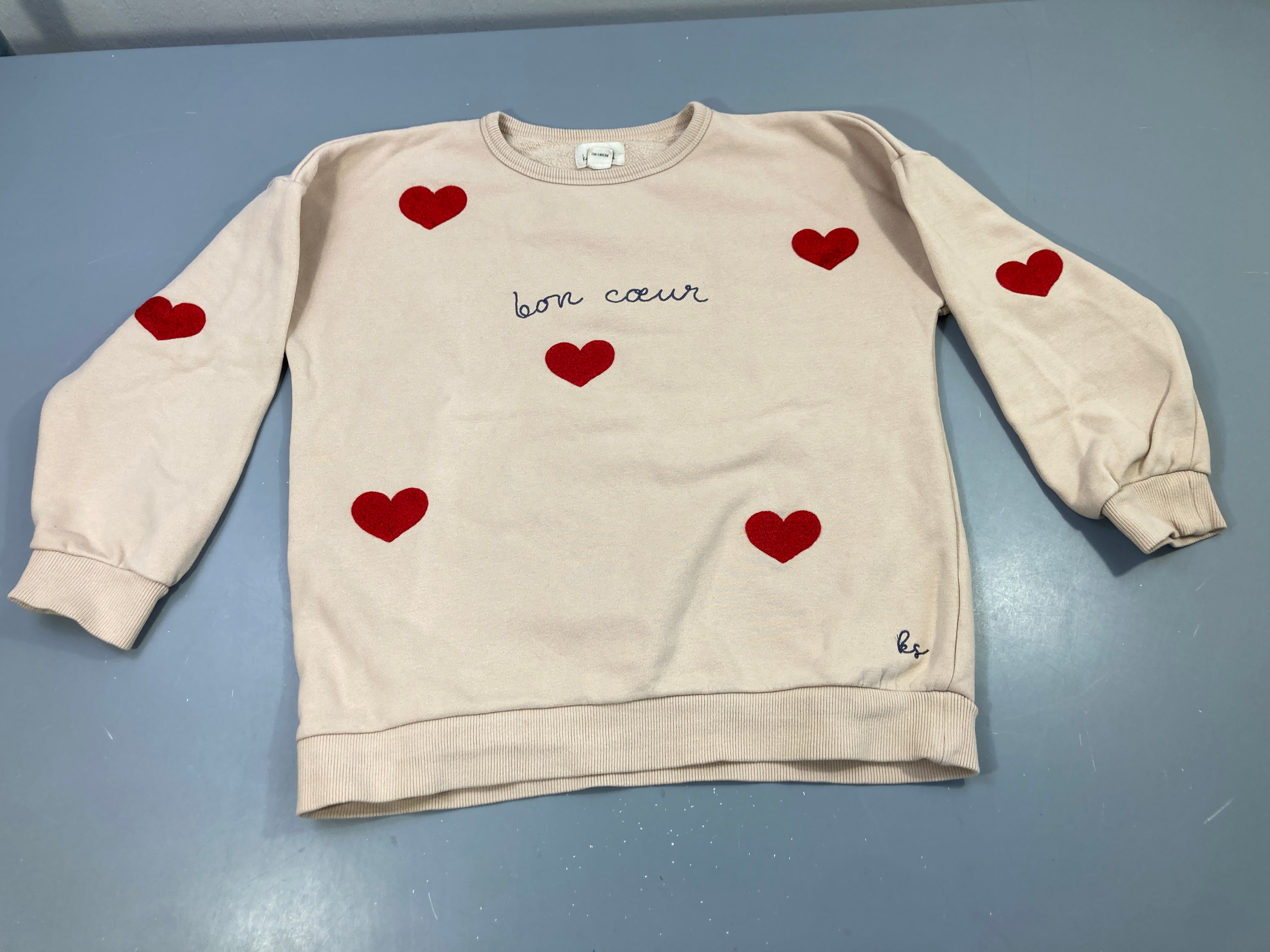 Sweat Lou rose coeurs relief, Konges Slojd, très légèrement bouloché