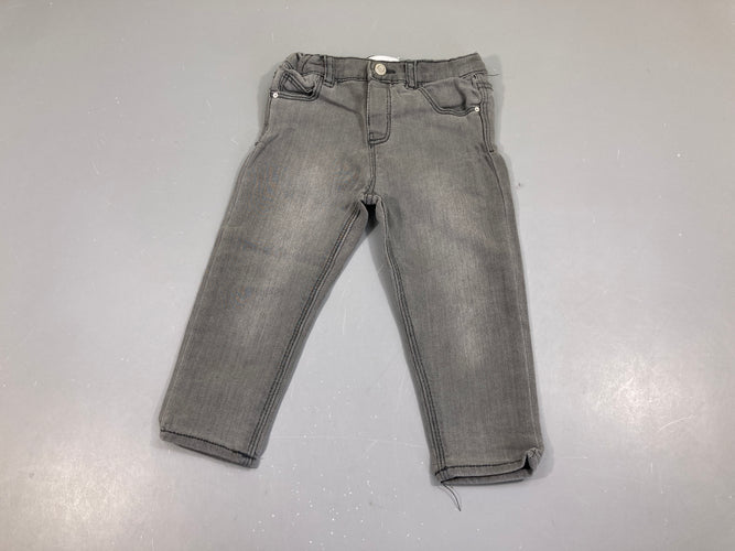 Jeans gris, élasthane un peu détendu, moins cher chez Petit Kiwi