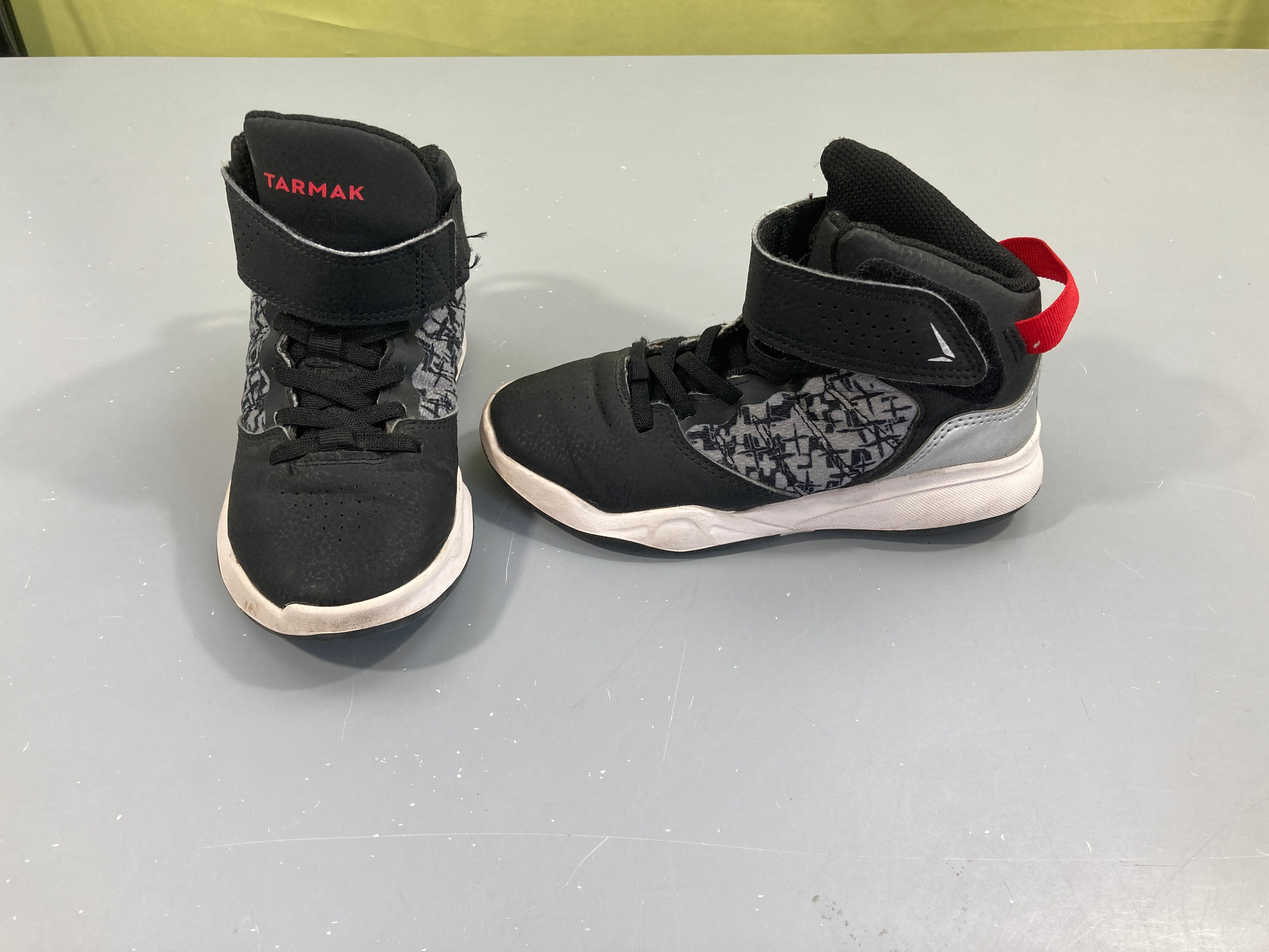 Baskets de basket noir/gris tarmak, 30