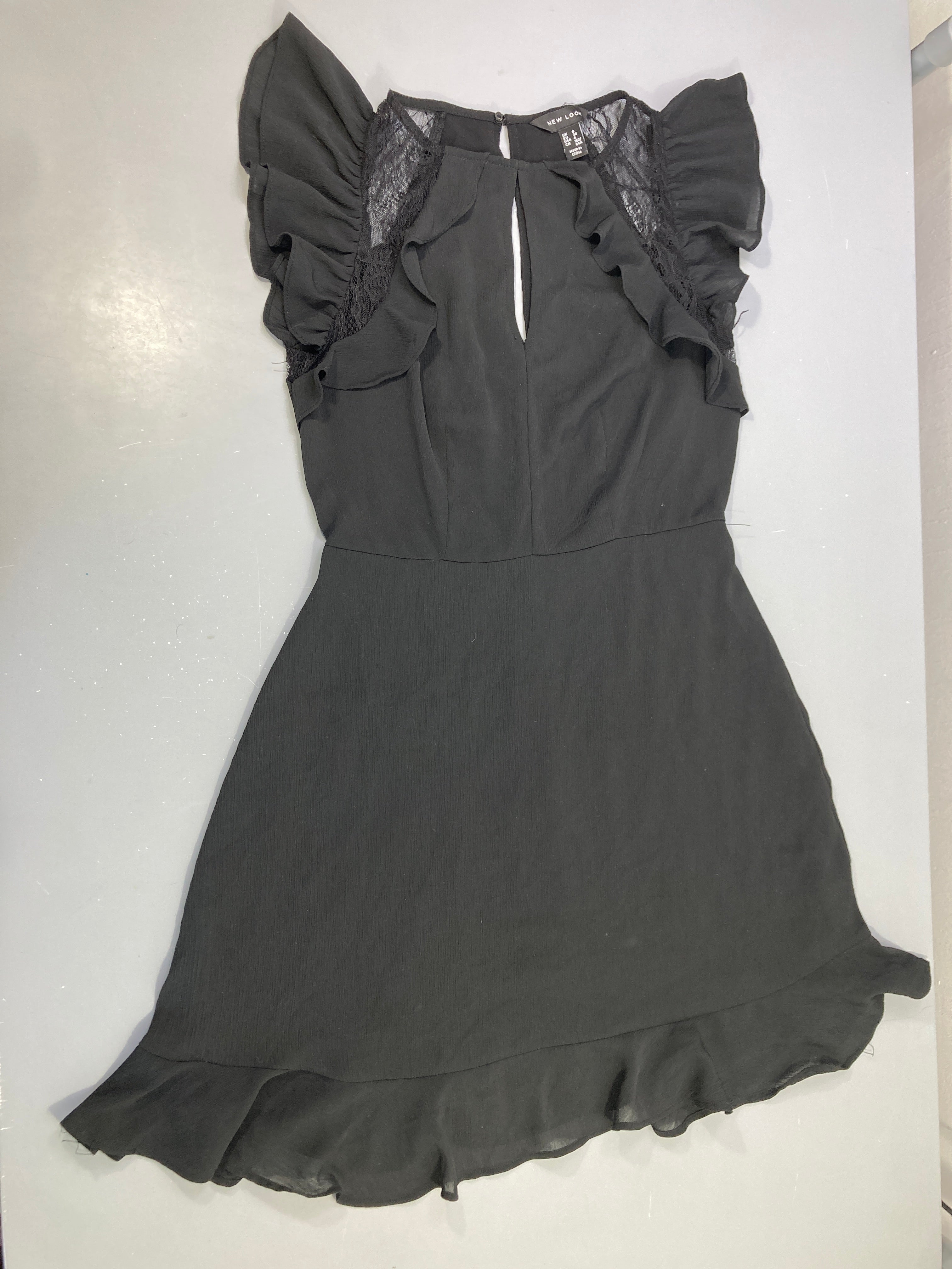 Robe noire volants dentelle New Look 36