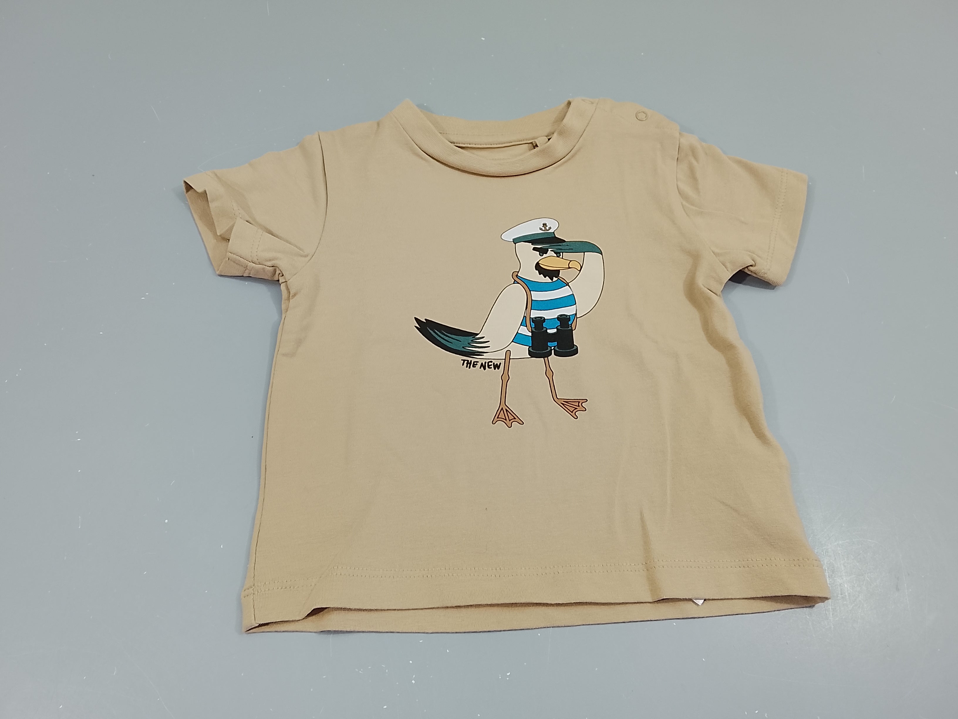 T-shirt m.c The new beige , mouette avec kepi et jumelles