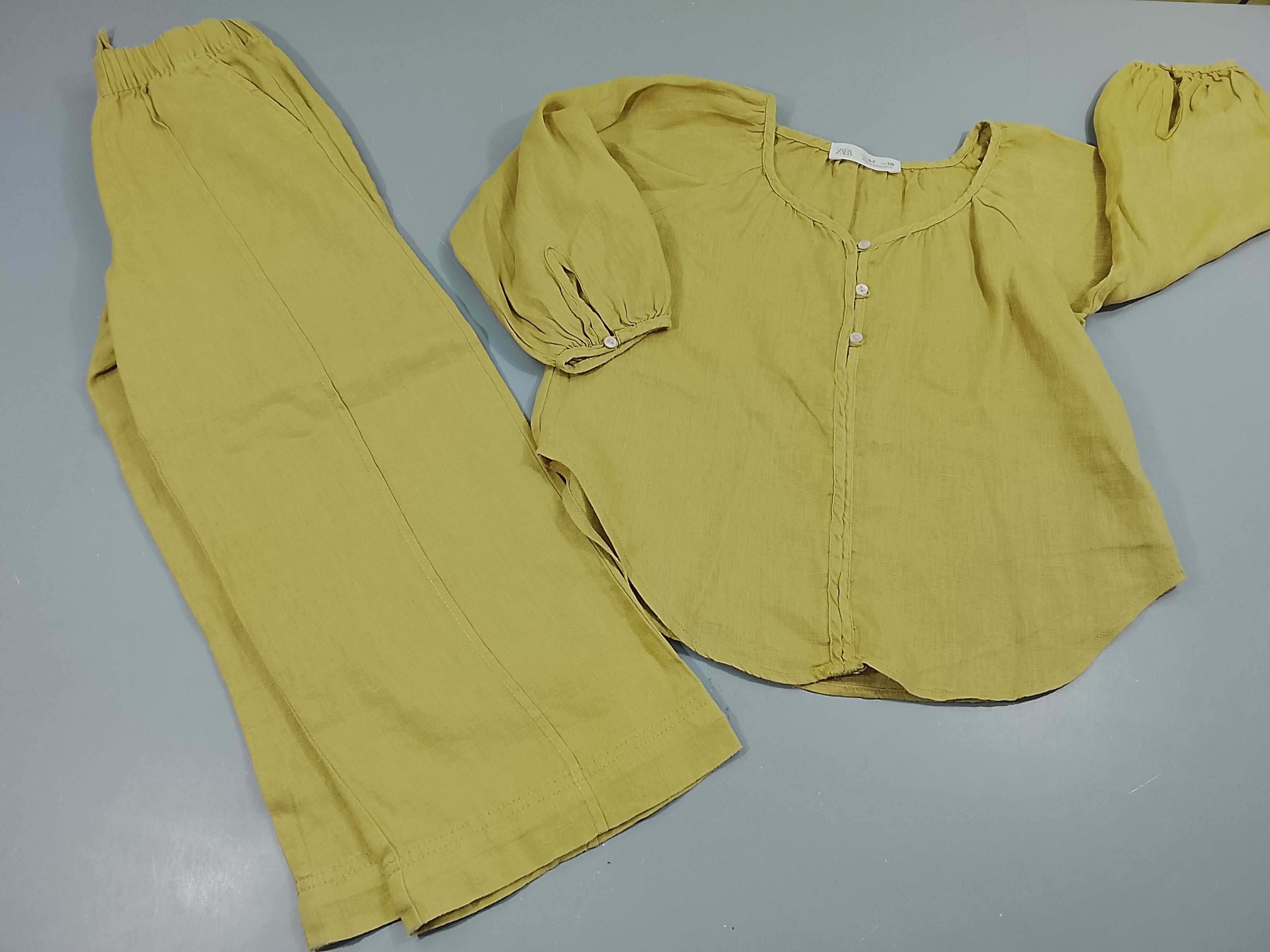 Ensemble blouse m,l et pantalon asssorti style lin vert clair, Légère tache au pantalon