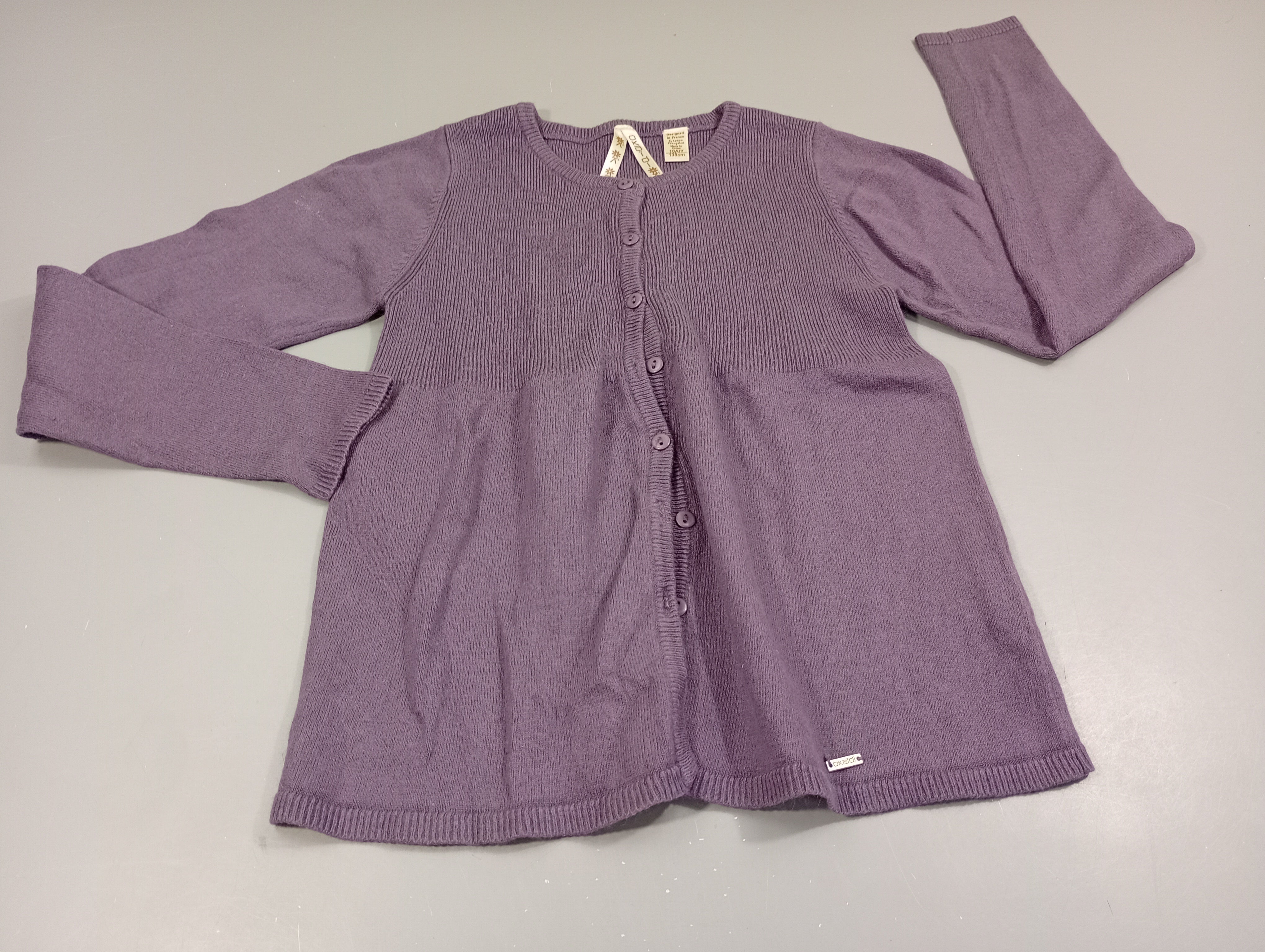 Gilet lilas , légèrement bouloché, à relaver