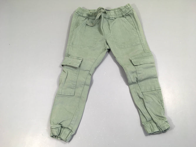 Pantalon beige, petit accroc au genou, moins cher chez Petit Kiwi