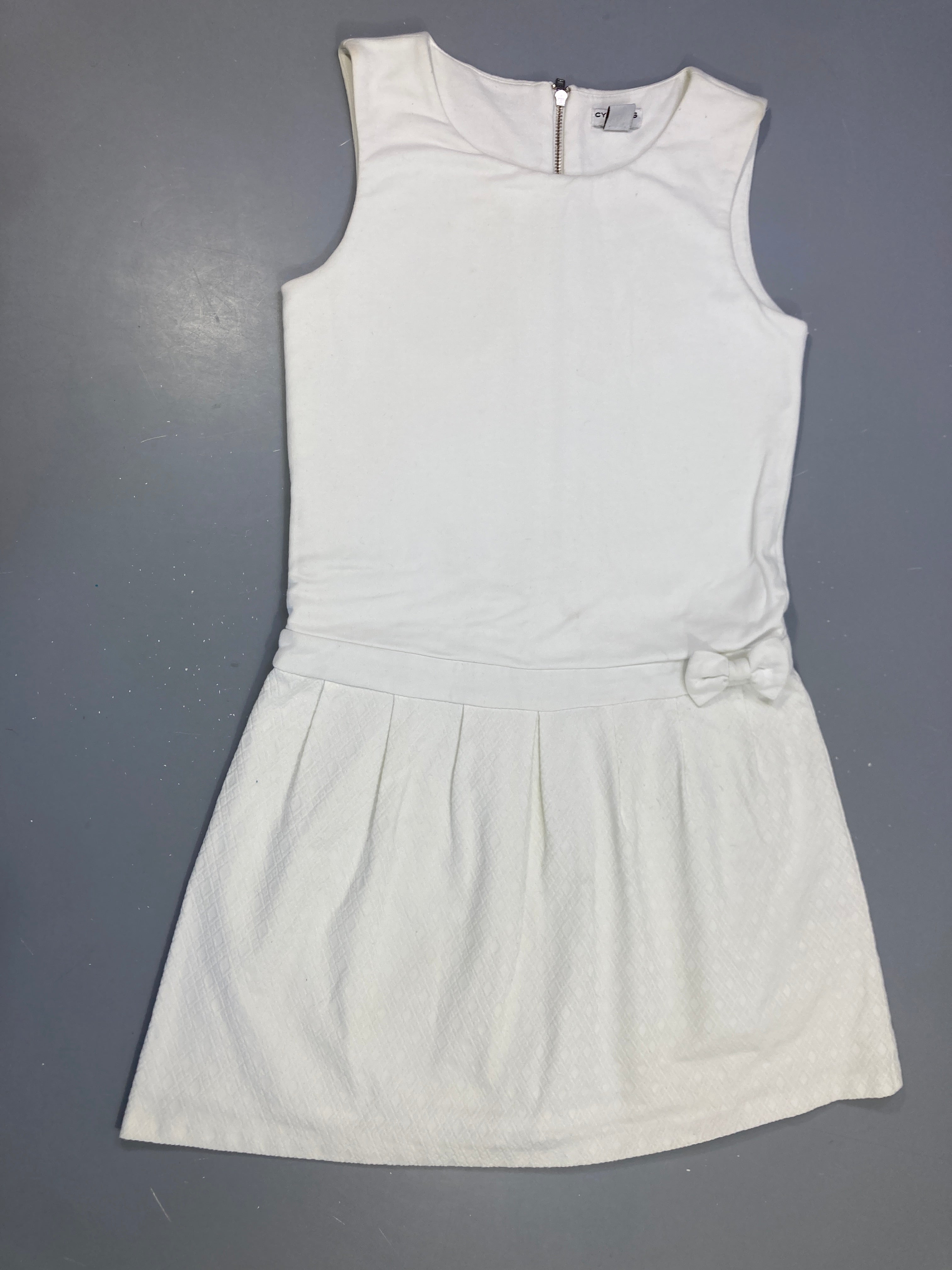 Robe blanche nœud