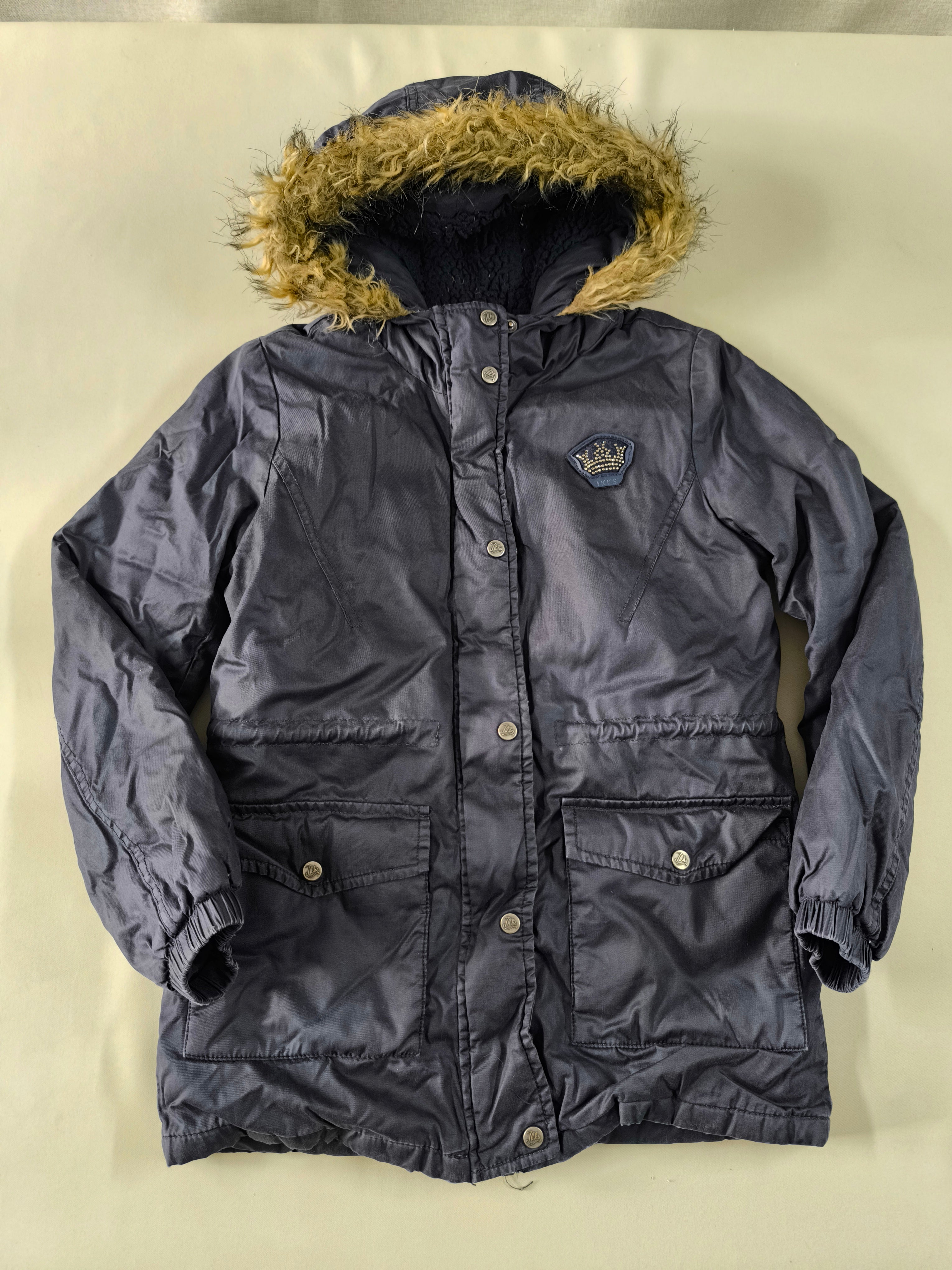 Manteau bleu marine à capuche fausse fourrure écusson couronne strass doublée peluche