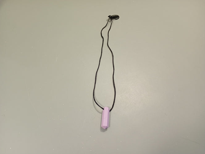 Collier de dentition mauve, cordon noir, moins cher chez Petit Kiwi